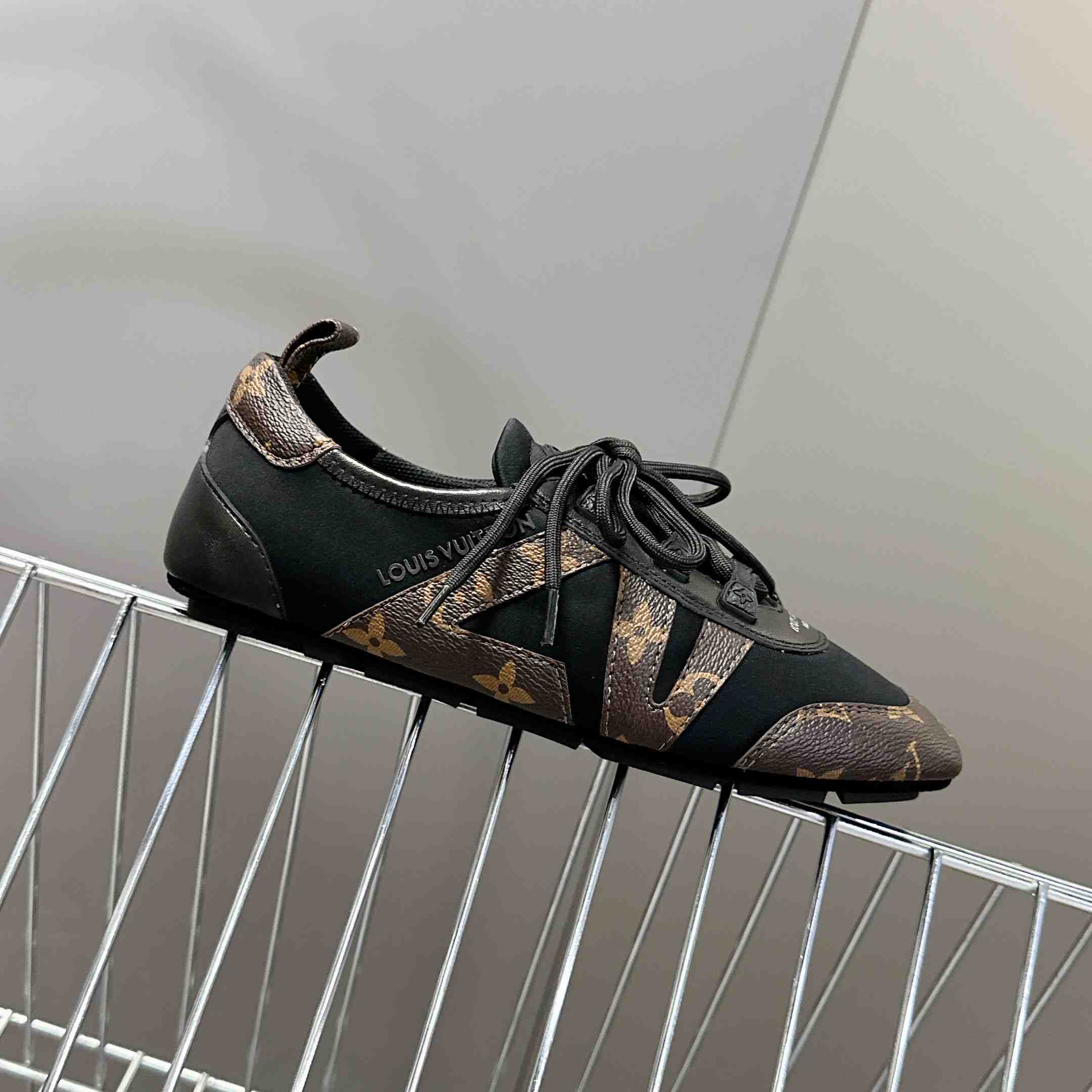 Louis Vuitton LV Sneakerina   1AHNDI - DesignerGu