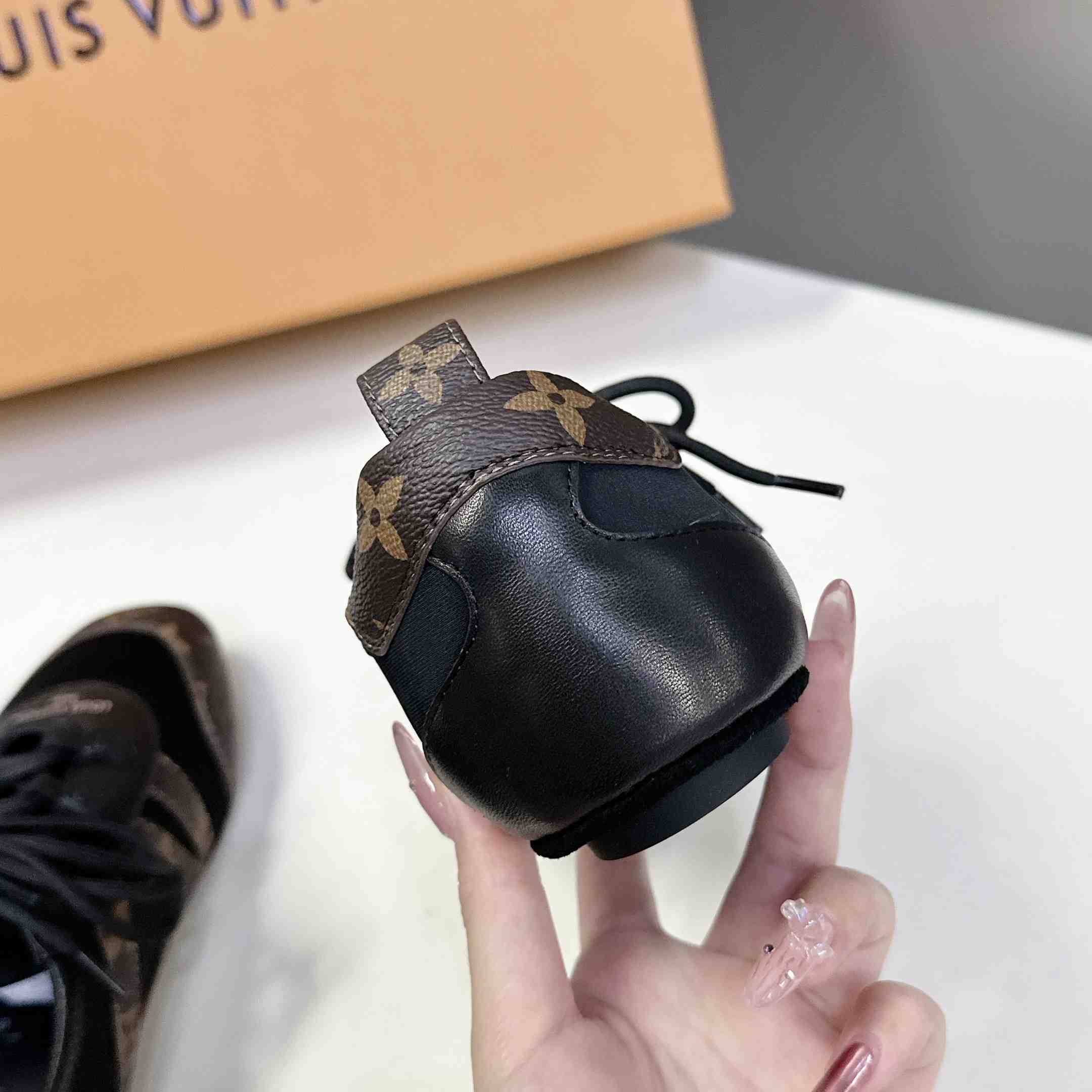 Louis Vuitton LV Sneakerina   1AHNDI - DesignerGu