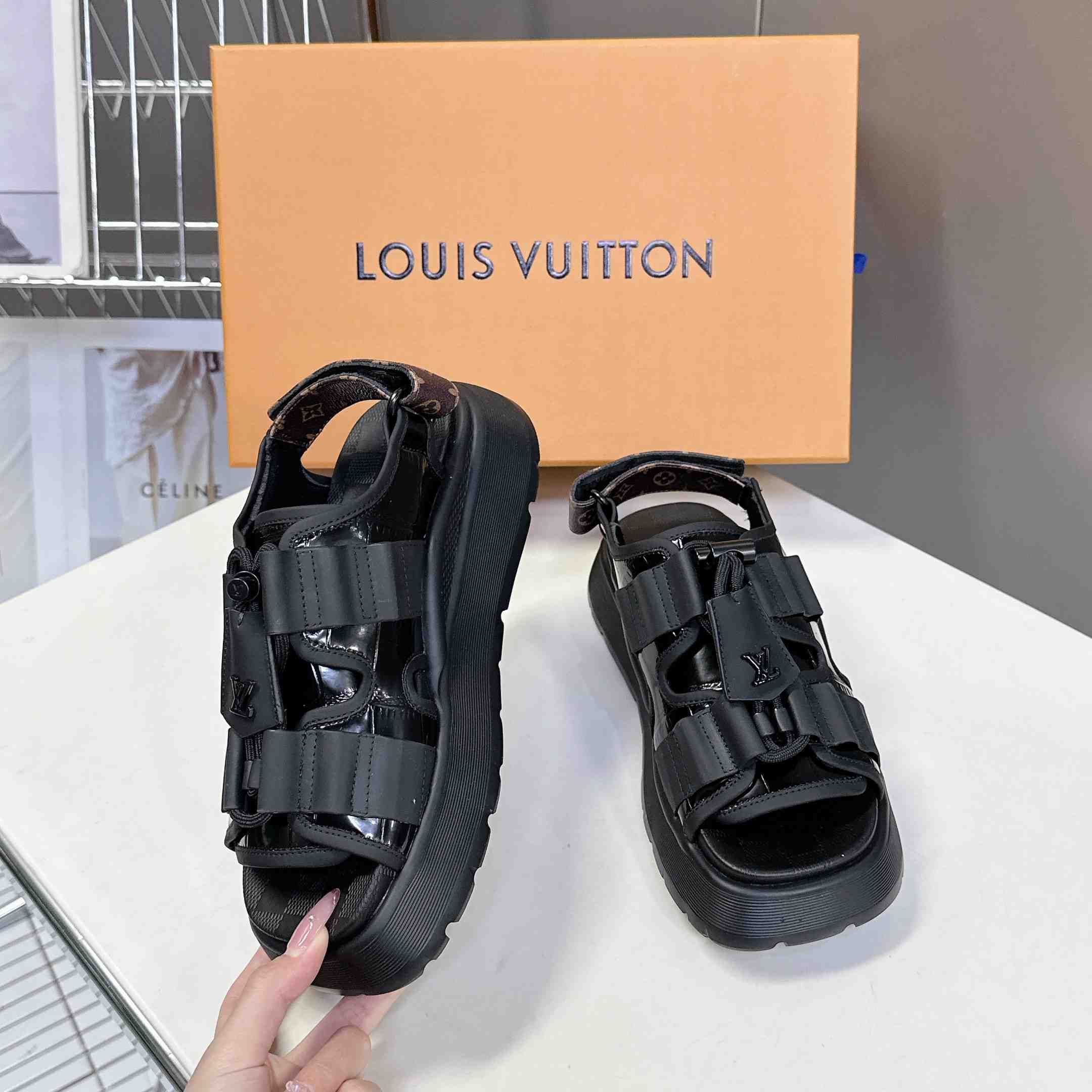 Louis Vuitton Chameleon Comfort Sandal  1AHNJO - DesignerGu