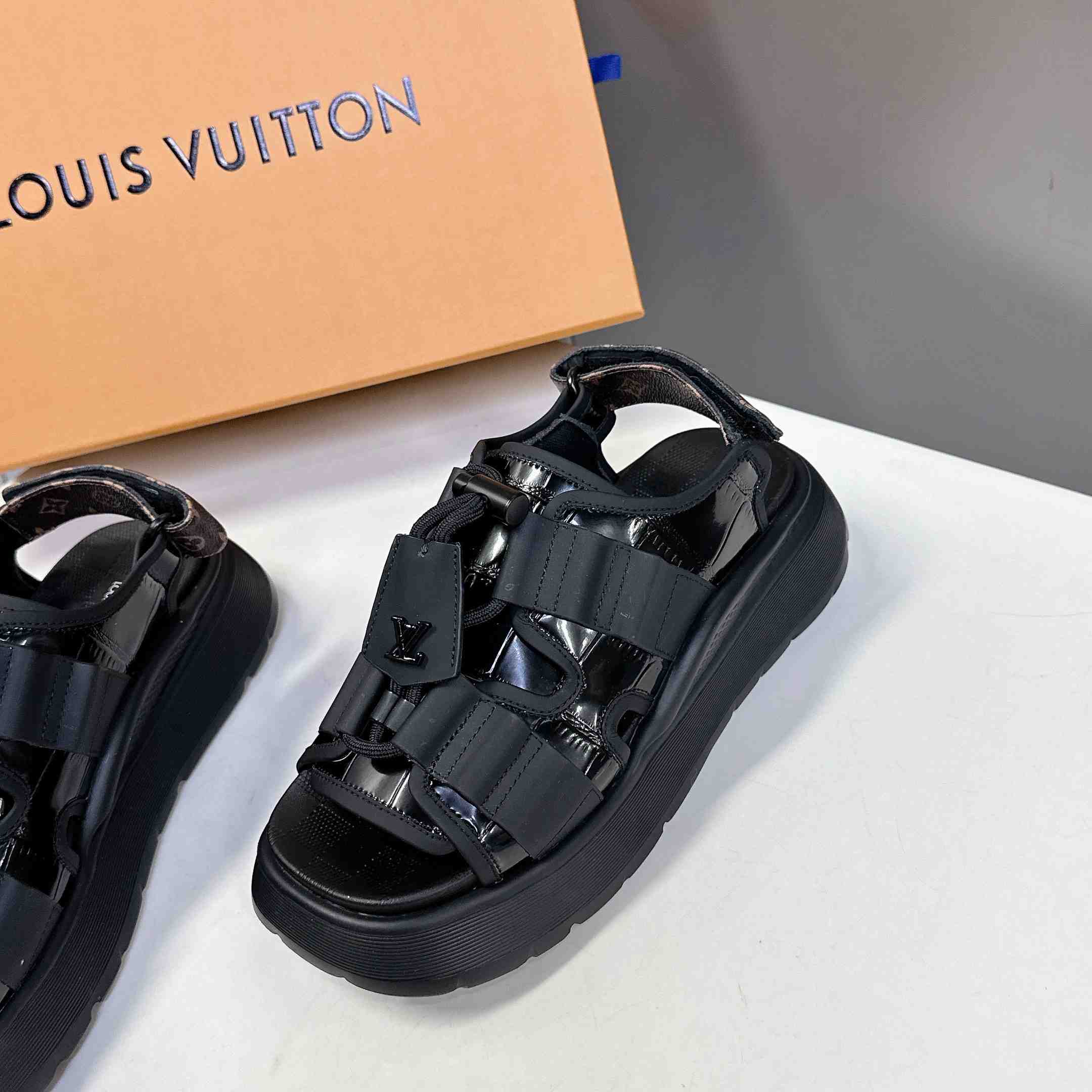 Louis Vuitton Chameleon Comfort Sandal  1AHNJO - DesignerGu