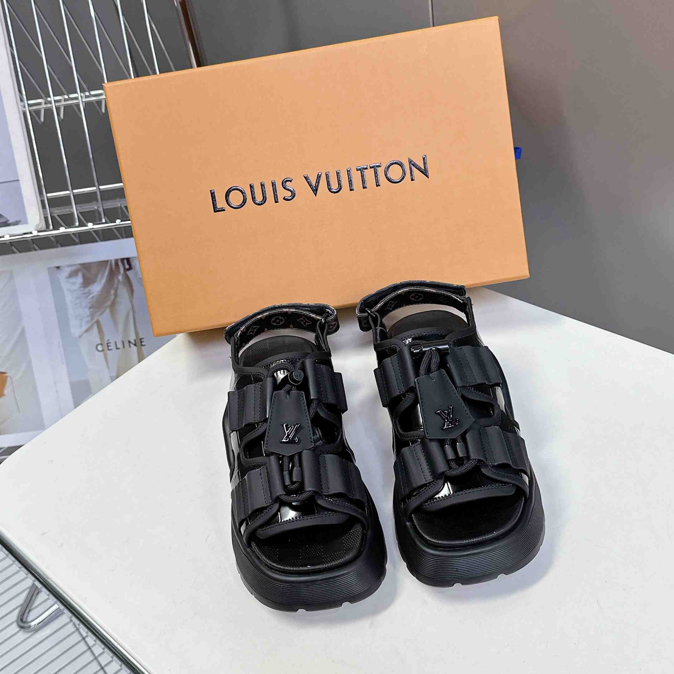 Louis Vuitton Chameleon Comfort Sandal  1AHNJO - DesignerGu
