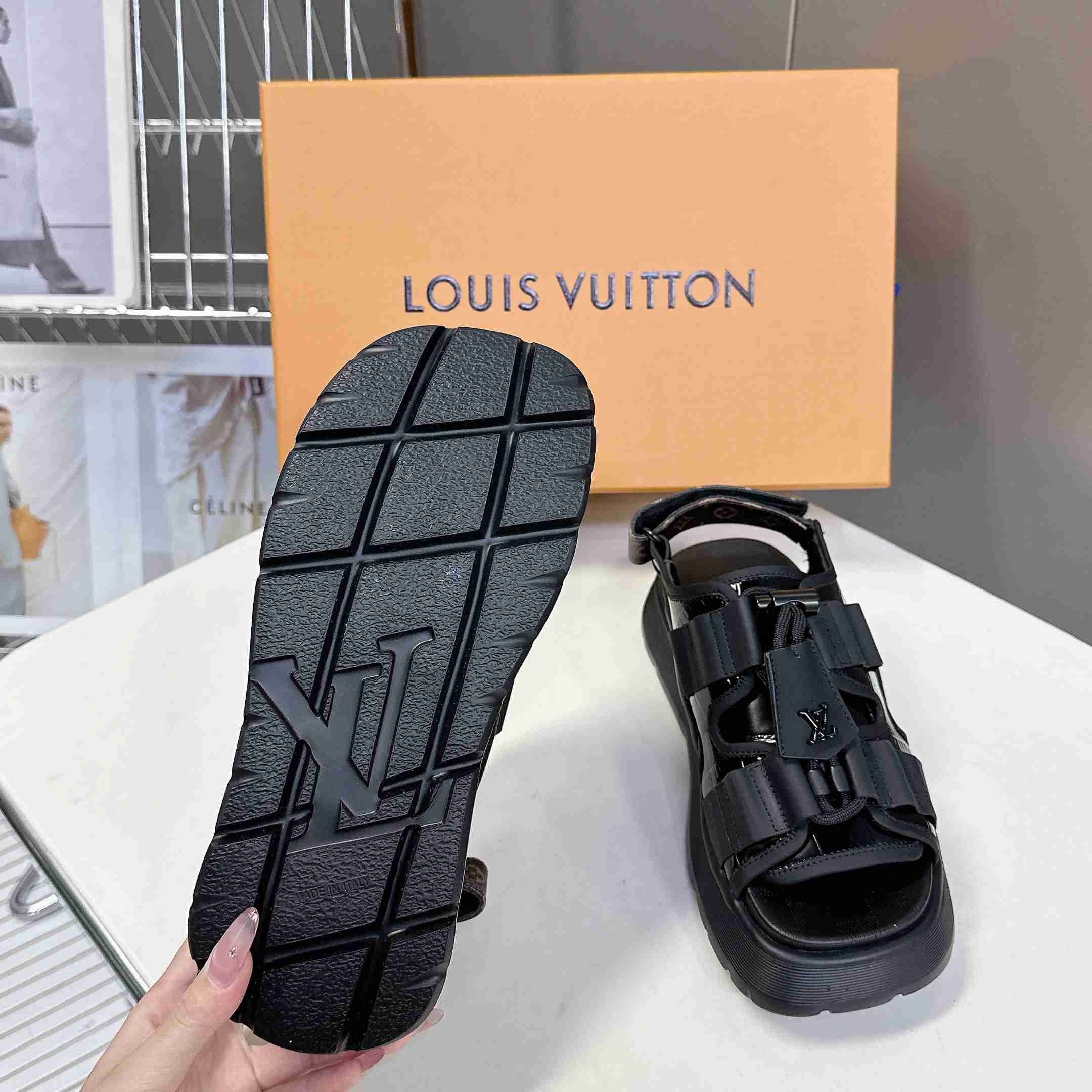 Louis Vuitton Chameleon Comfort Sandal  1AHNJO - DesignerGu