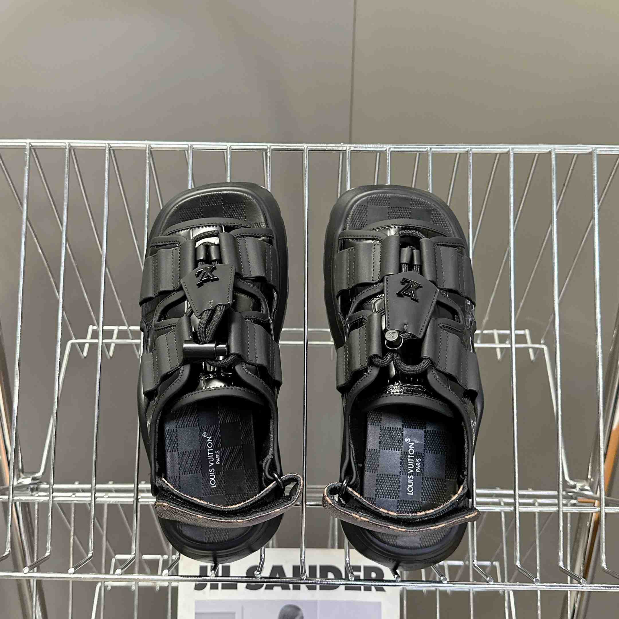 Louis Vuitton Chameleon Comfort Sandal  1AHNJO - DesignerGu