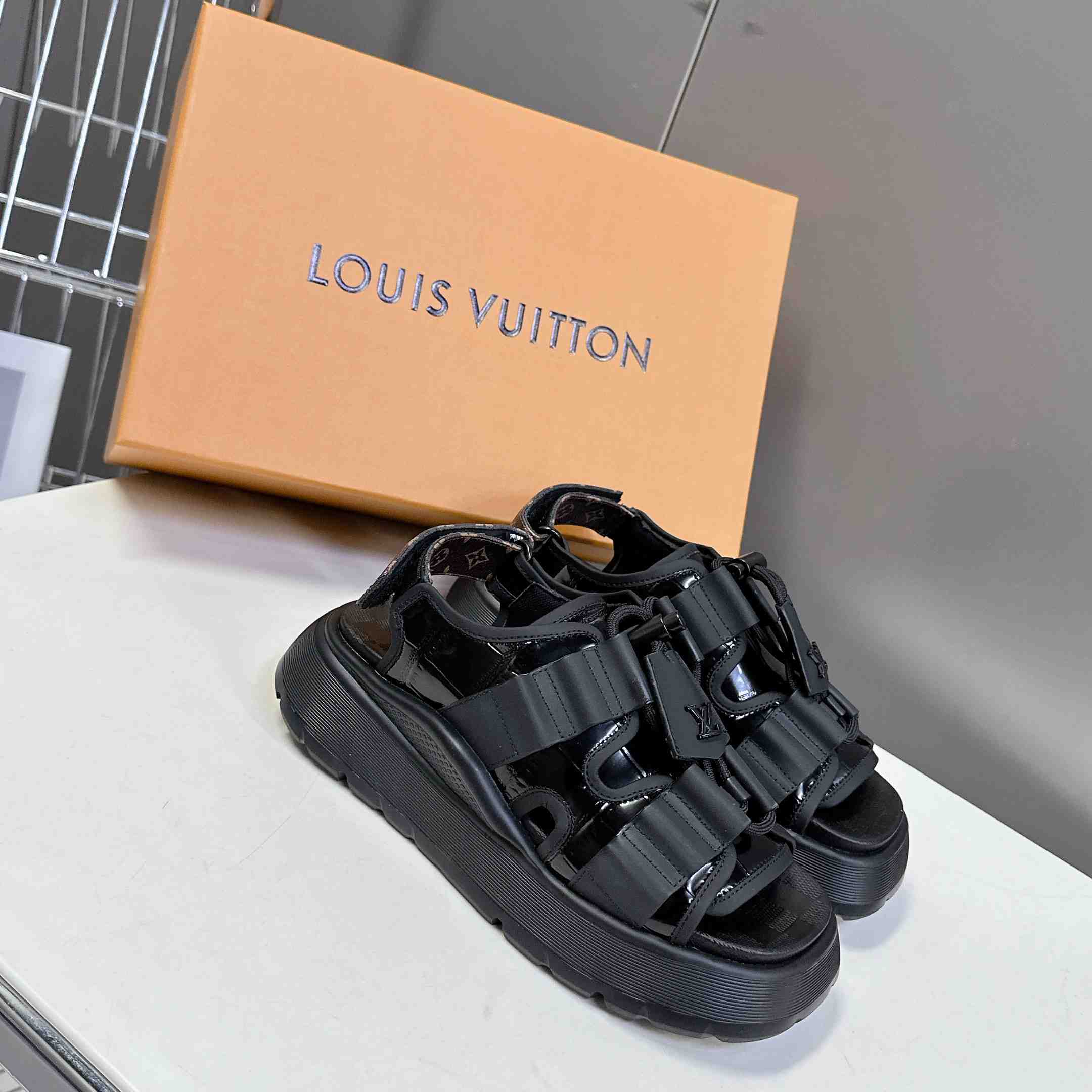 Louis Vuitton Chameleon Comfort Sandal  1AHNJO - DesignerGu