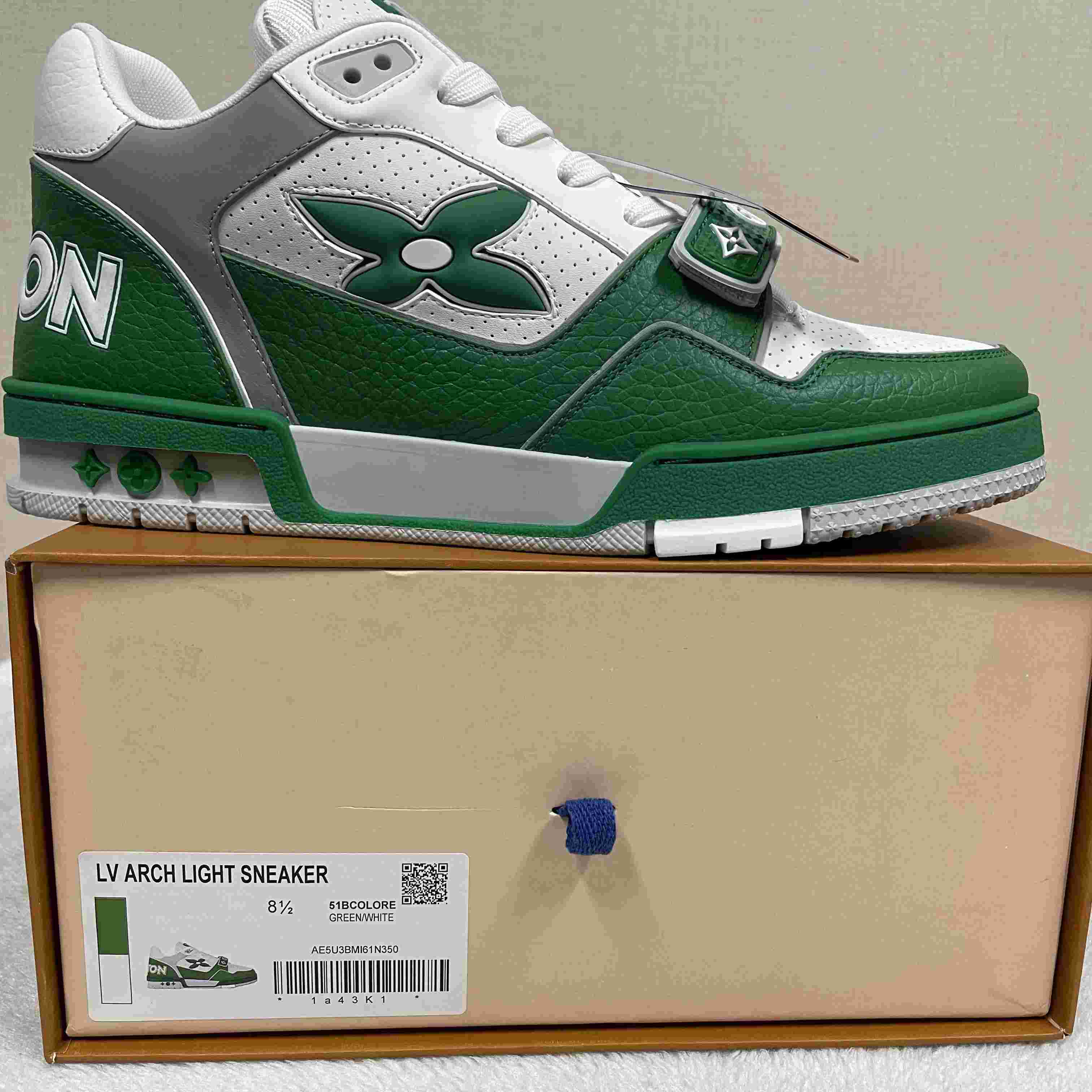 LV Trainer Sneaker 1AHTCZ  - DesignerGu