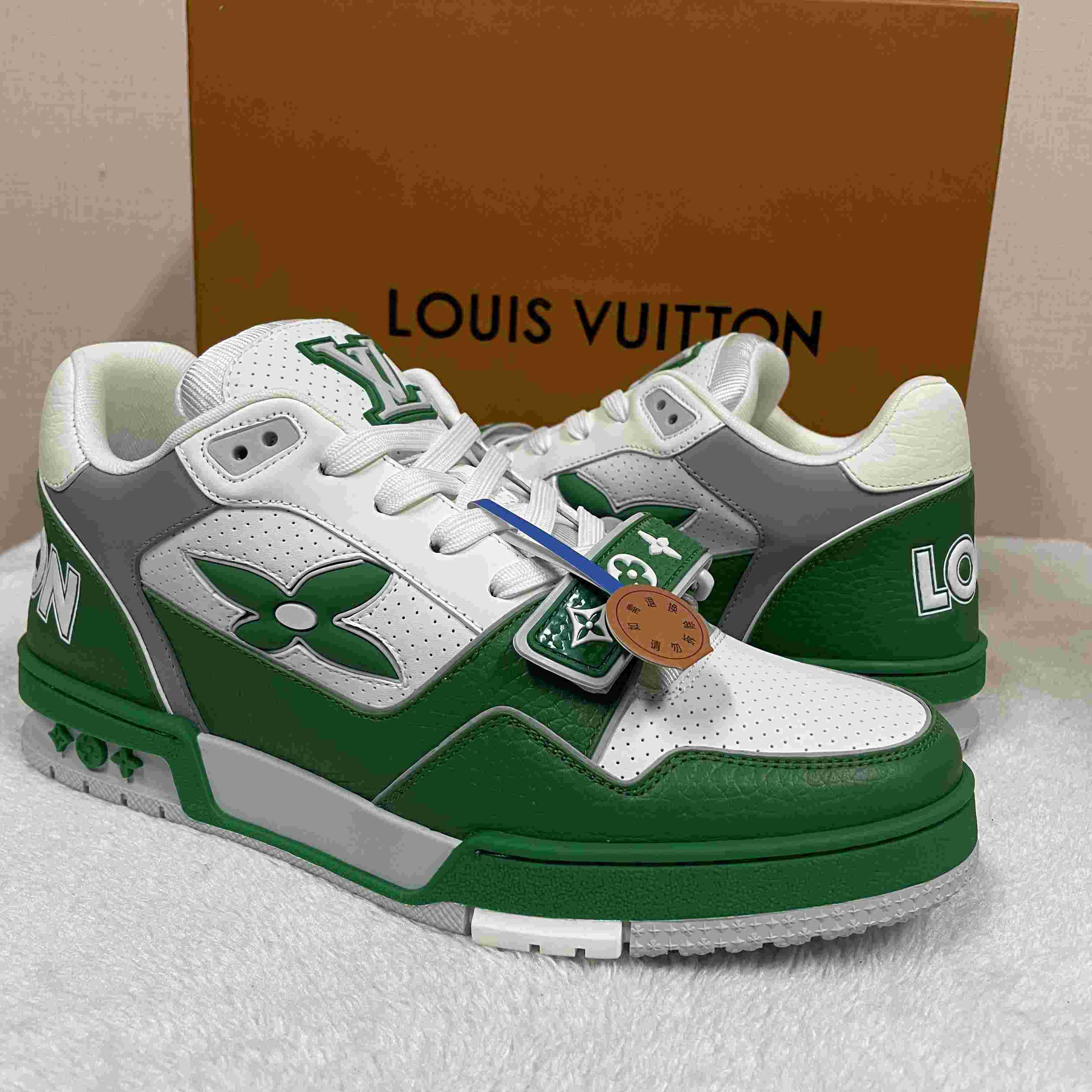 LV Trainer Sneaker 1AHTCZ  - DesignerGu