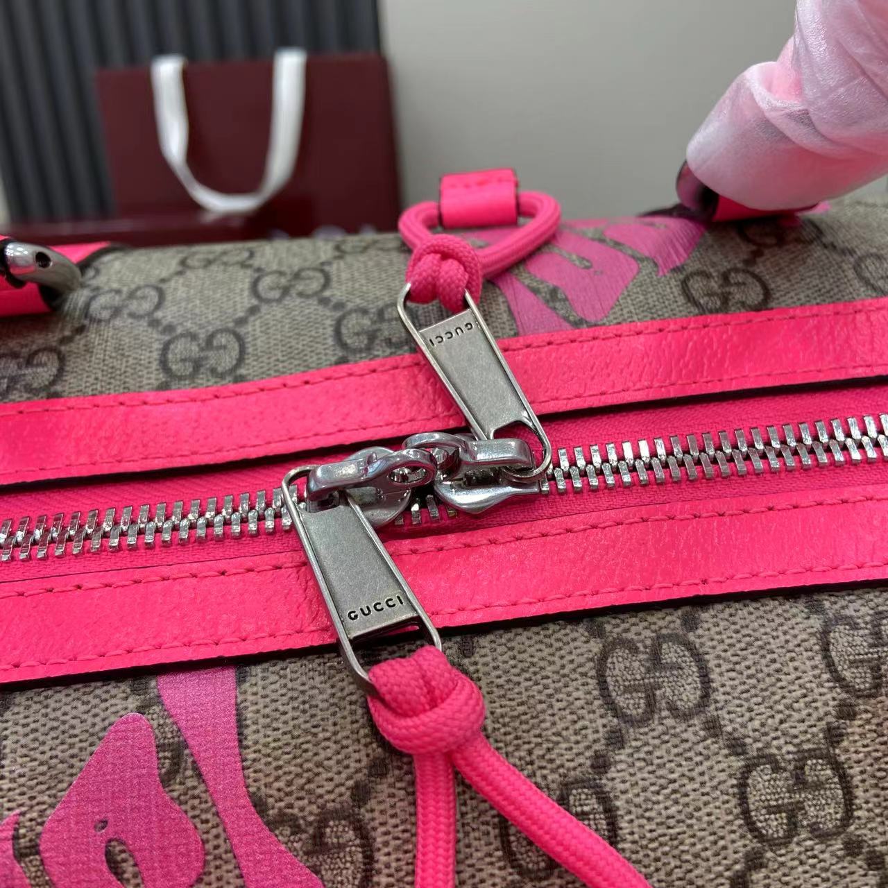 Gucci Medium Duffle Bag With Print - DesignerGu