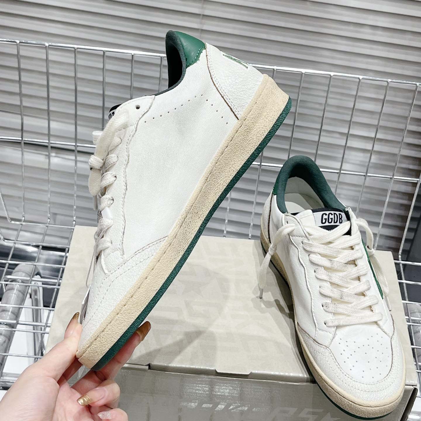 Golden Goose Ball Star Wishes In White Nappa Leather With Green Leather star And Heel Tab - DesignerGu