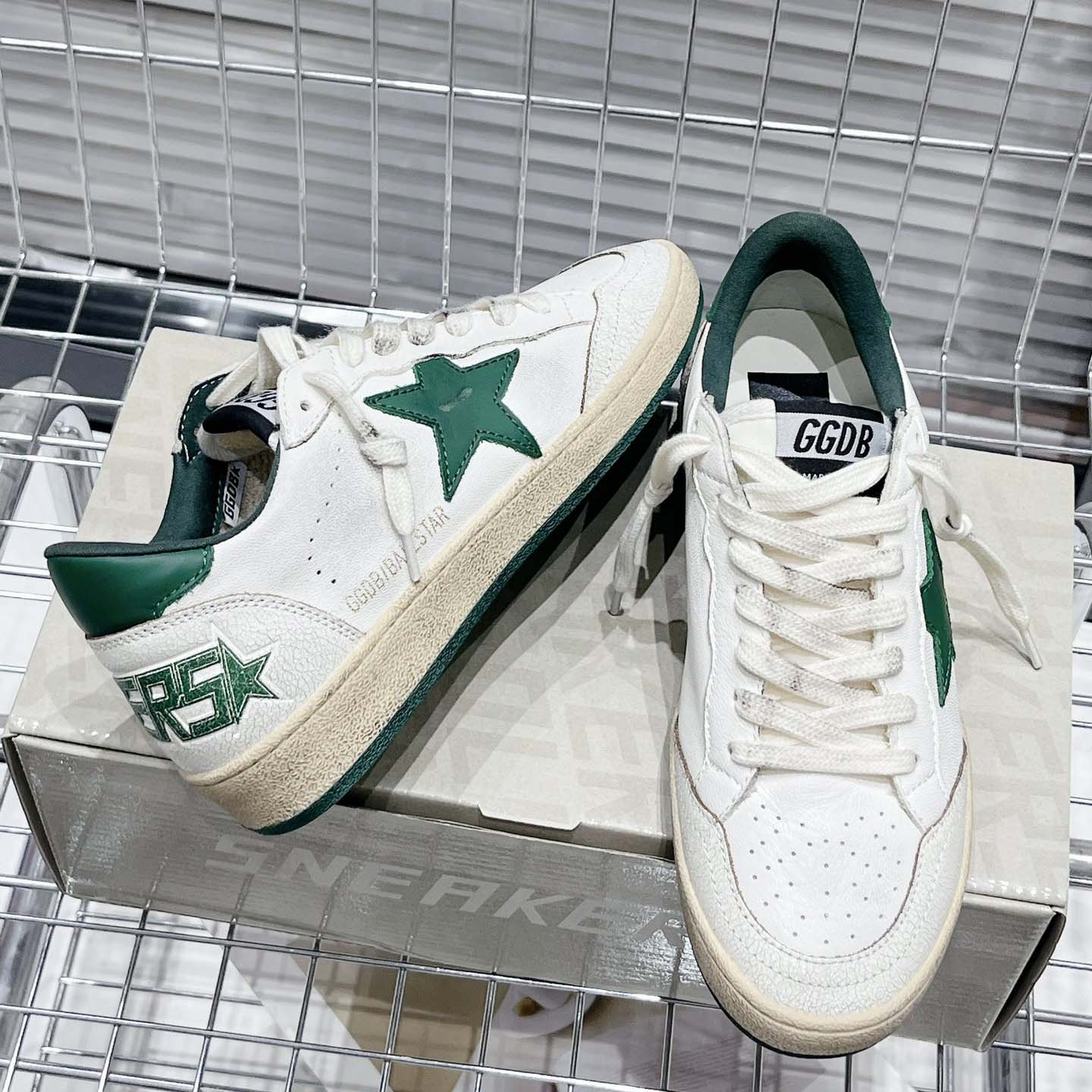 Golden Goose Ball Star Wishes In White Nappa Leather With Green Leather star And Heel Tab - DesignerGu