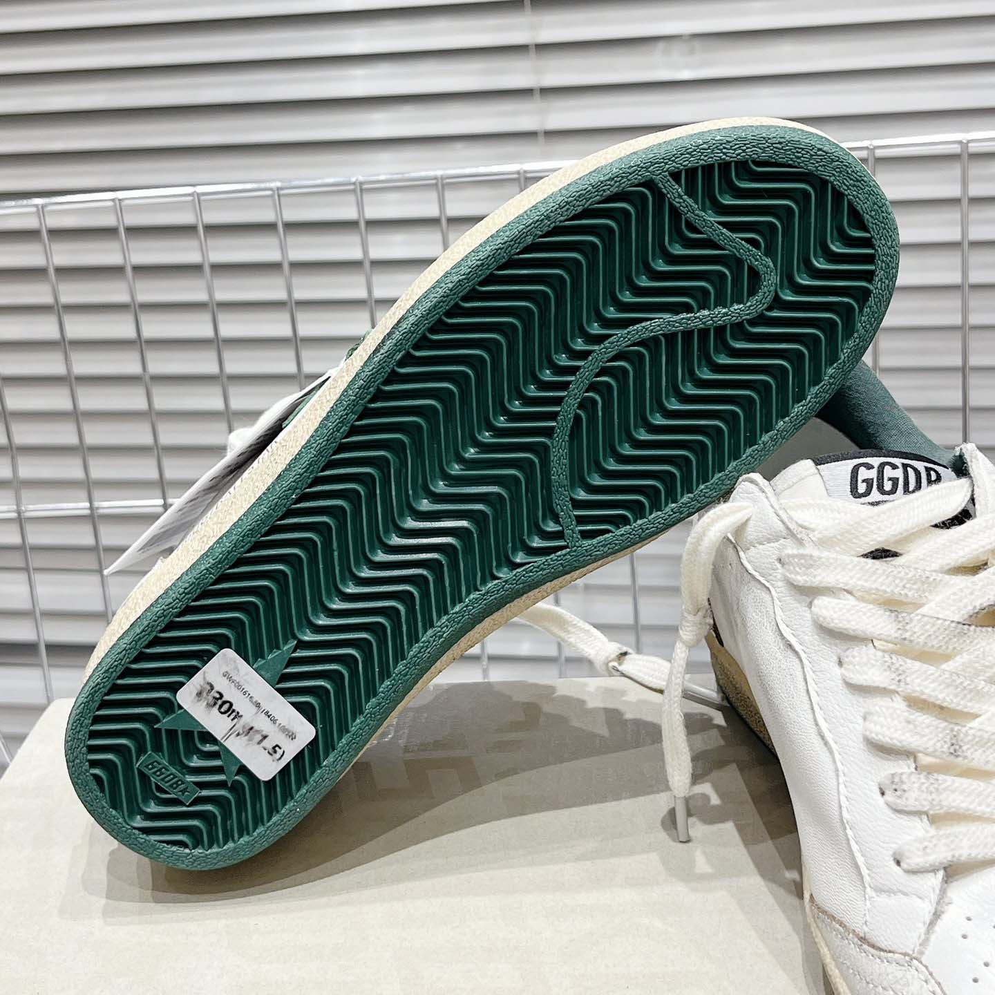 Golden Goose Ball Star Wishes In White Nappa Leather With Green Leather star And Heel Tab - DesignerGu