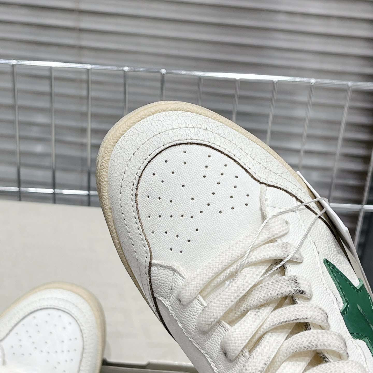 Golden Goose Ball Star Wishes In White Nappa Leather With Green Leather star And Heel Tab - DesignerGu