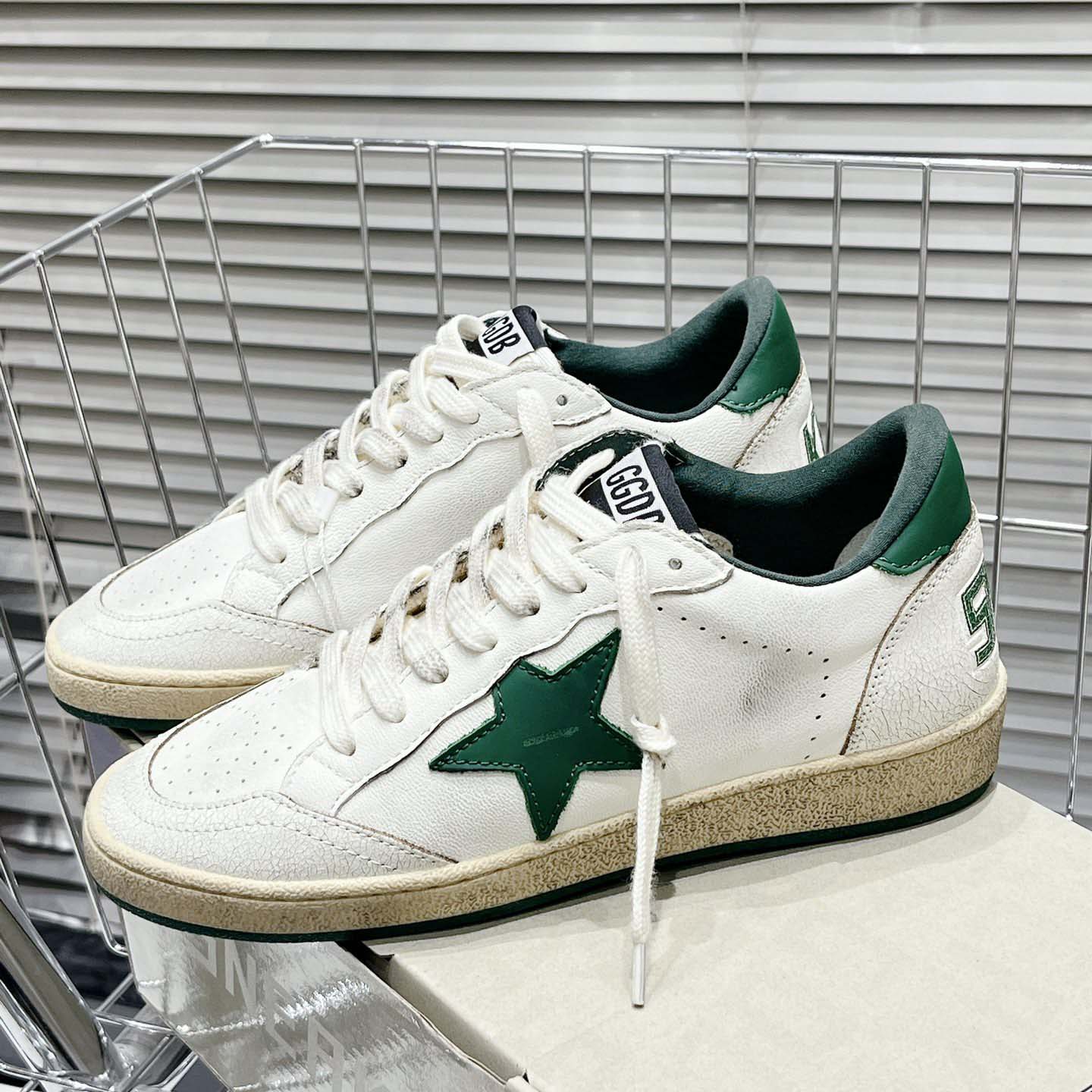 Golden Goose Ball Star Wishes In White Nappa Leather With Green Leather star And Heel Tab - DesignerGu