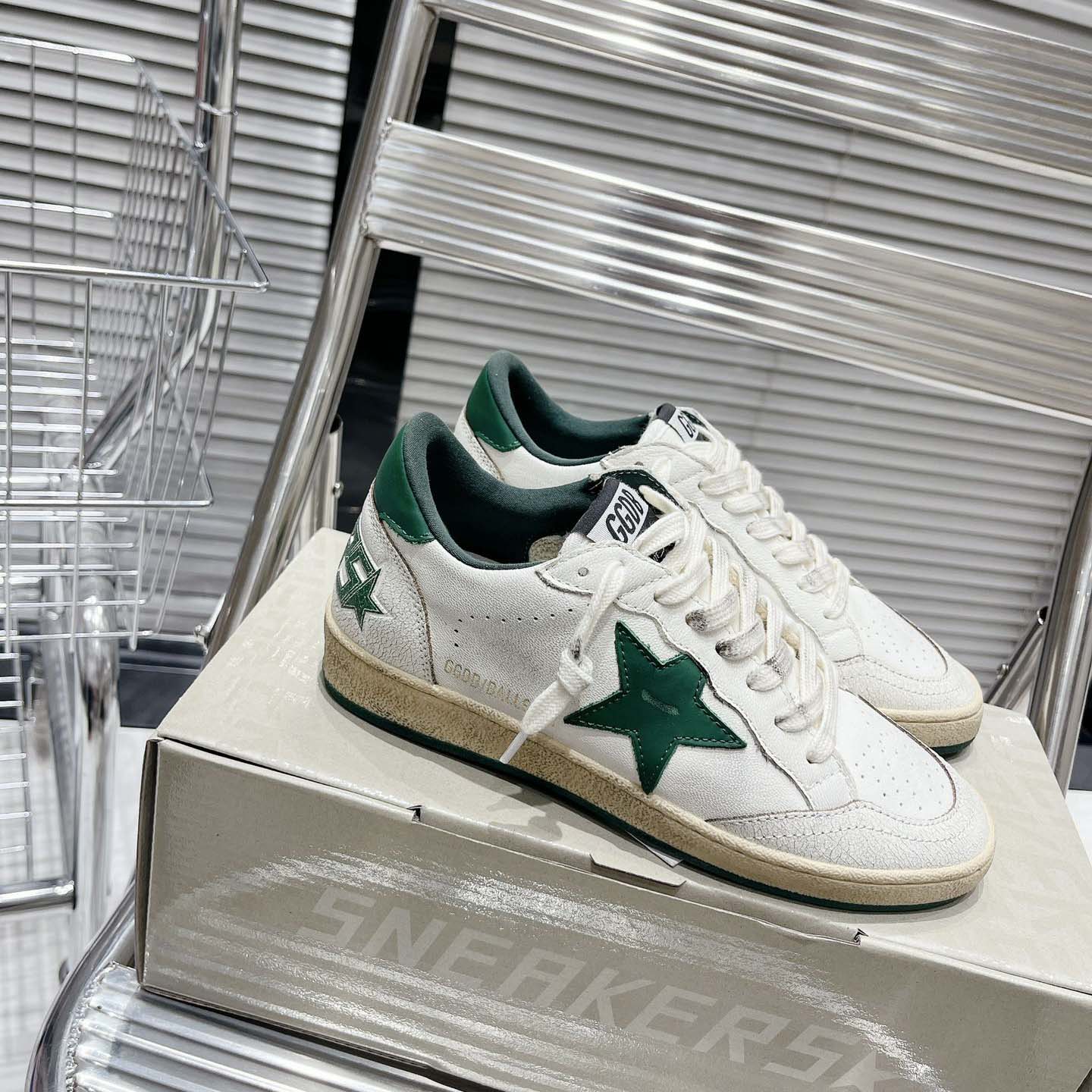 Golden Goose Ball Star Wishes In White Nappa Leather With Green Leather star And Heel Tab - DesignerGu