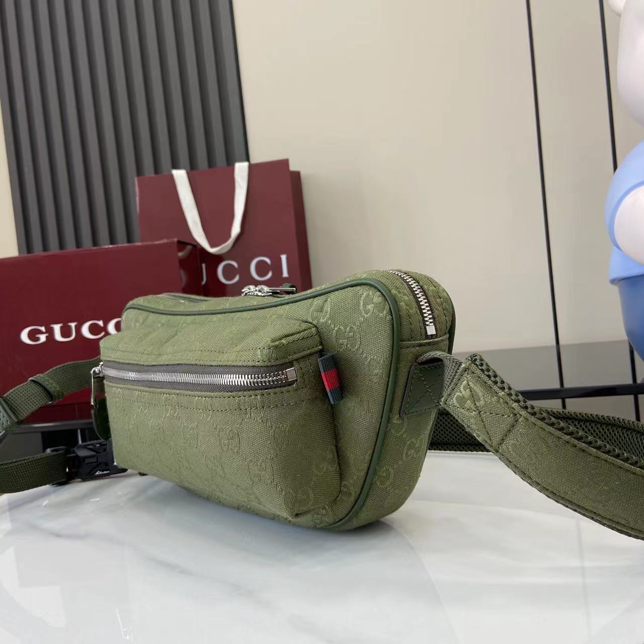Gucci GG Canvas Large Slingbag - DesignerGu
