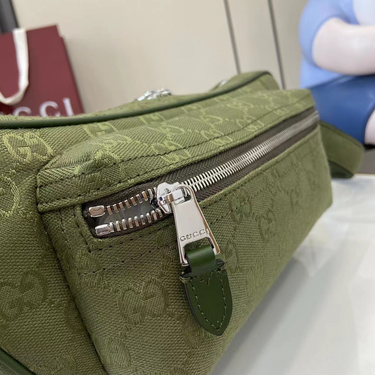 Gucci GG Canvas Large Slingbag - DesignerGu