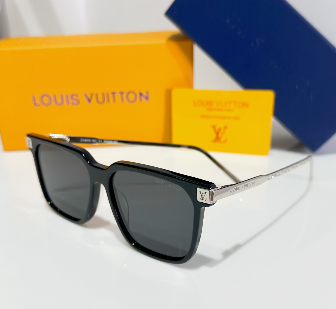 Louis Vuitton LV Rise Square Sunglasses Z1667E - DesignerGu