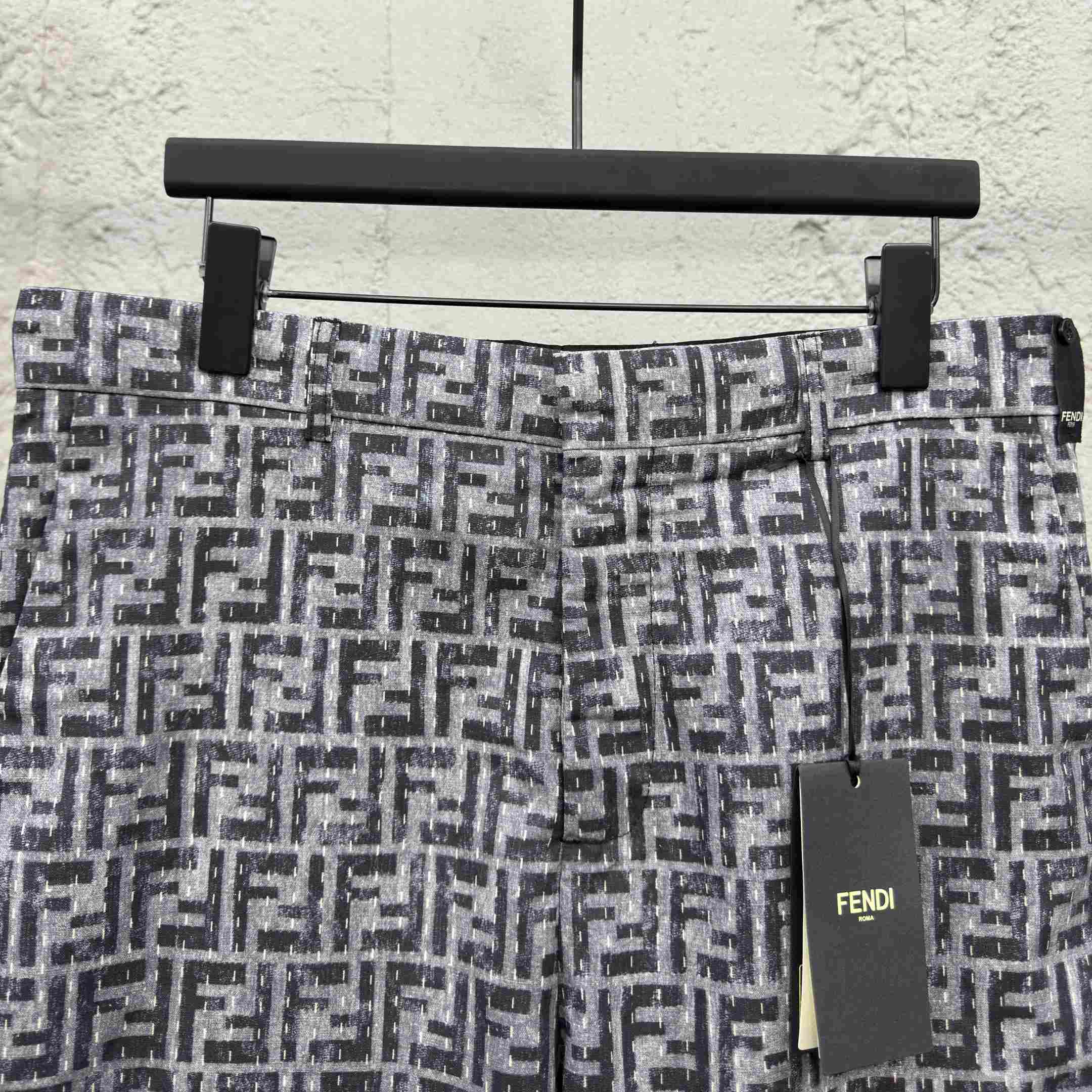 Fendi Bermudas  - DesignerGu