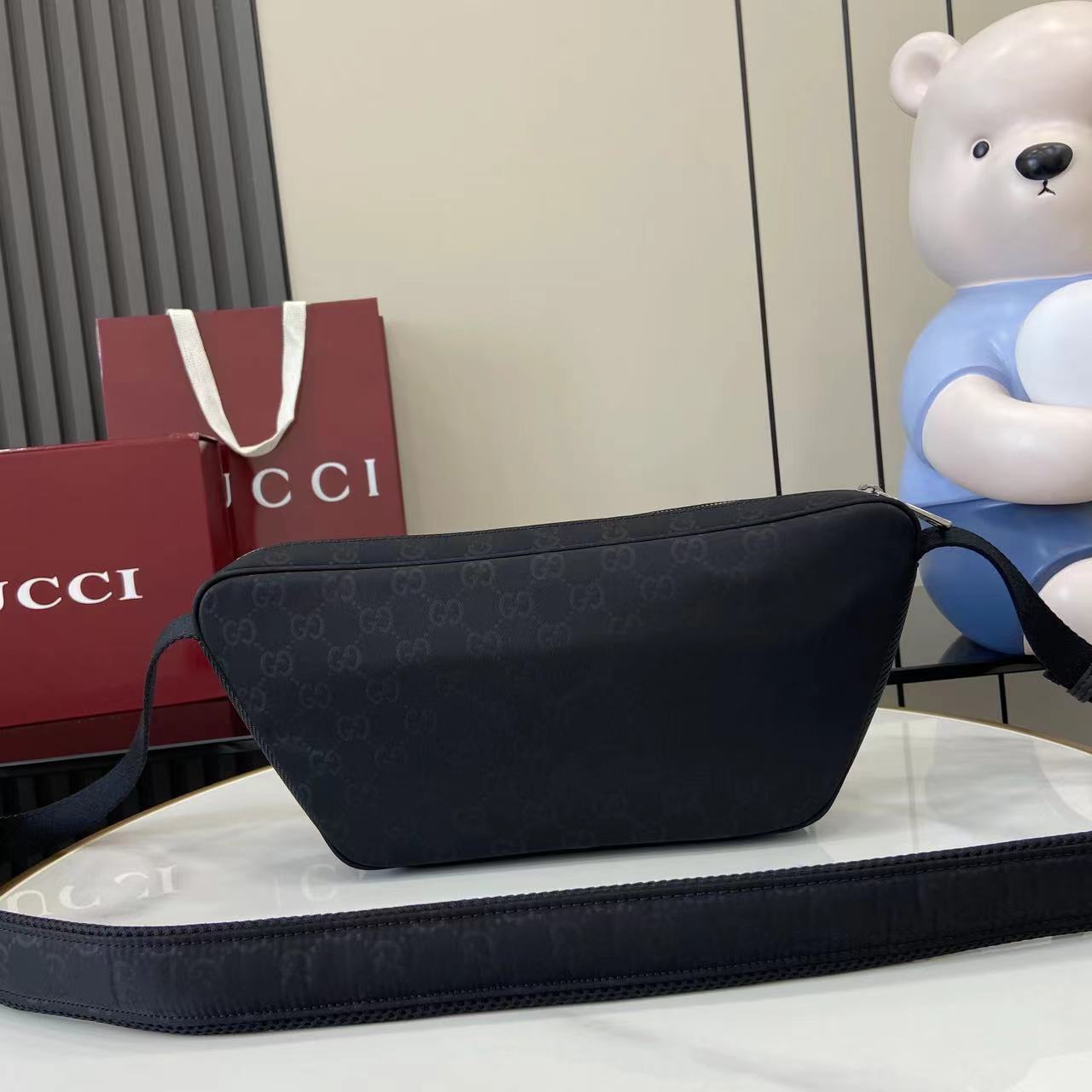 Gucci Nexus Large Slingbag - DesignerGu