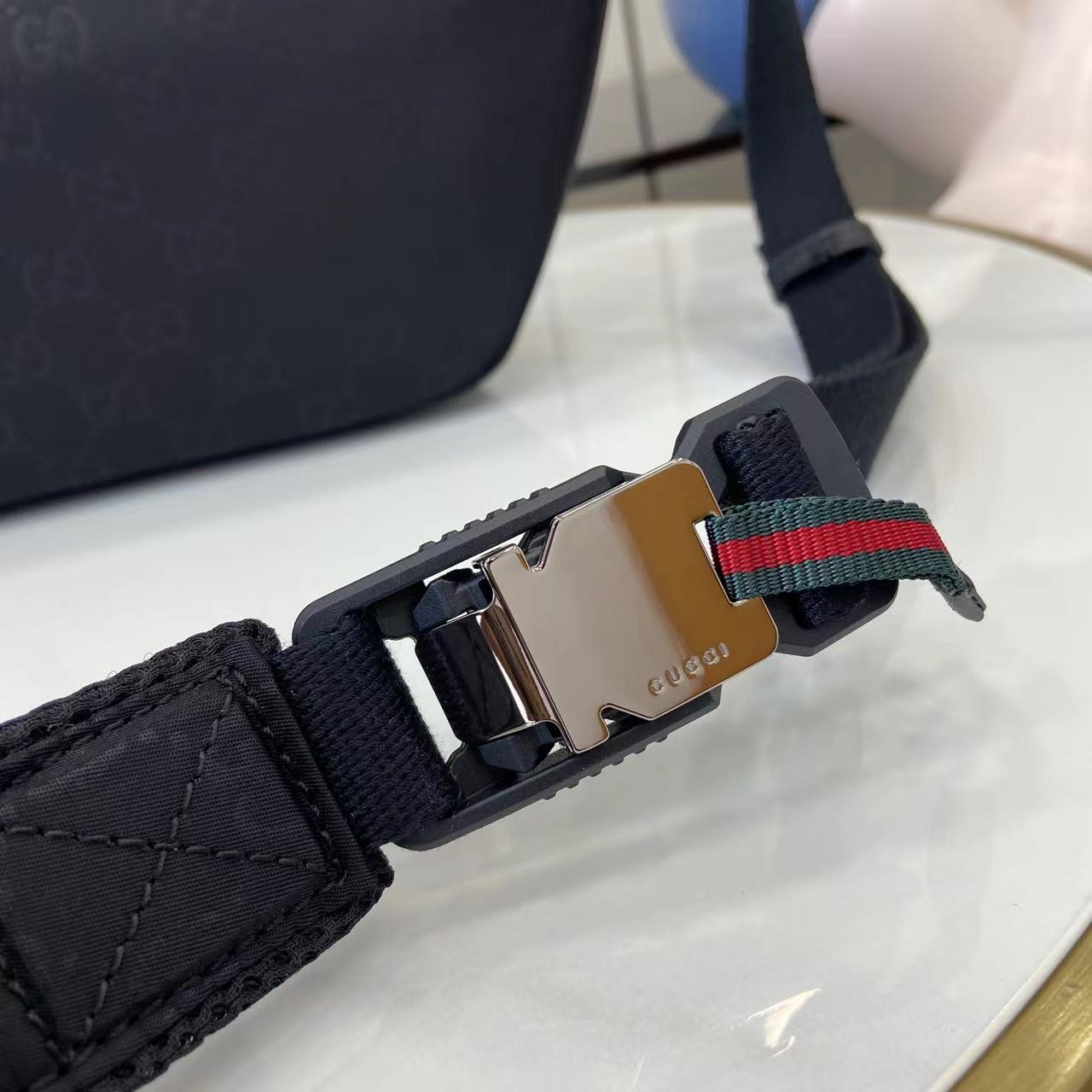 Gucci Nexus Large Slingbag - DesignerGu