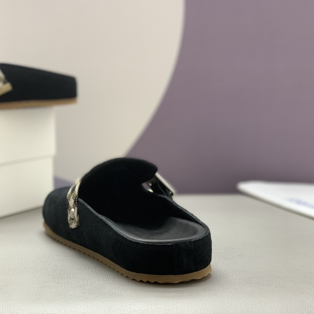 Burberry Suede Urchin Clogs - DesignerGu