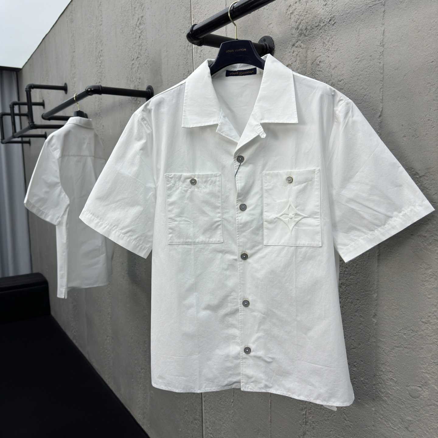 Louis Vuitton Signature Short-Sleeved Cotton Shirt   1AHCHO - DesignerGu