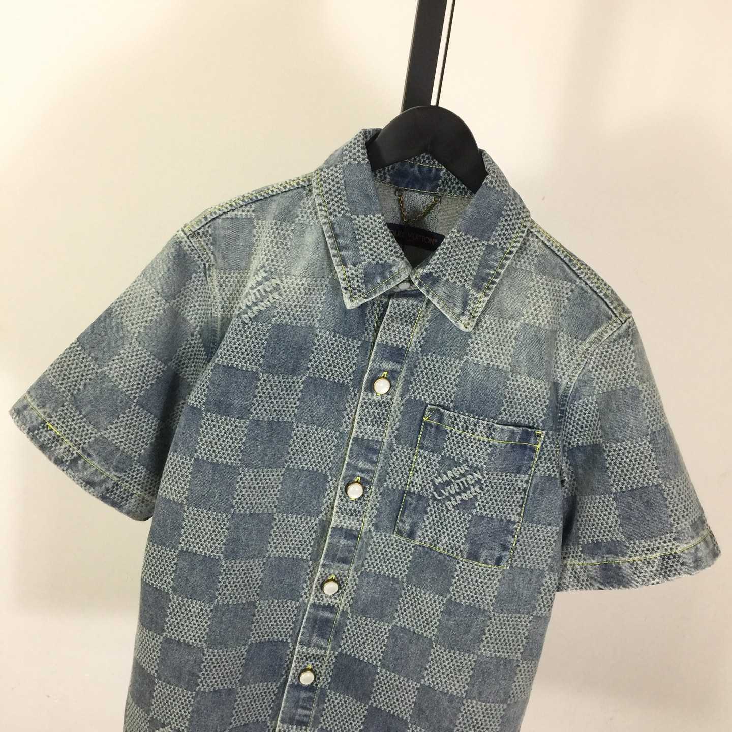 Louis Vuitton Damier 3D Light Denim Short-Sleeved Shirt   1AHVYX - DesignerGu