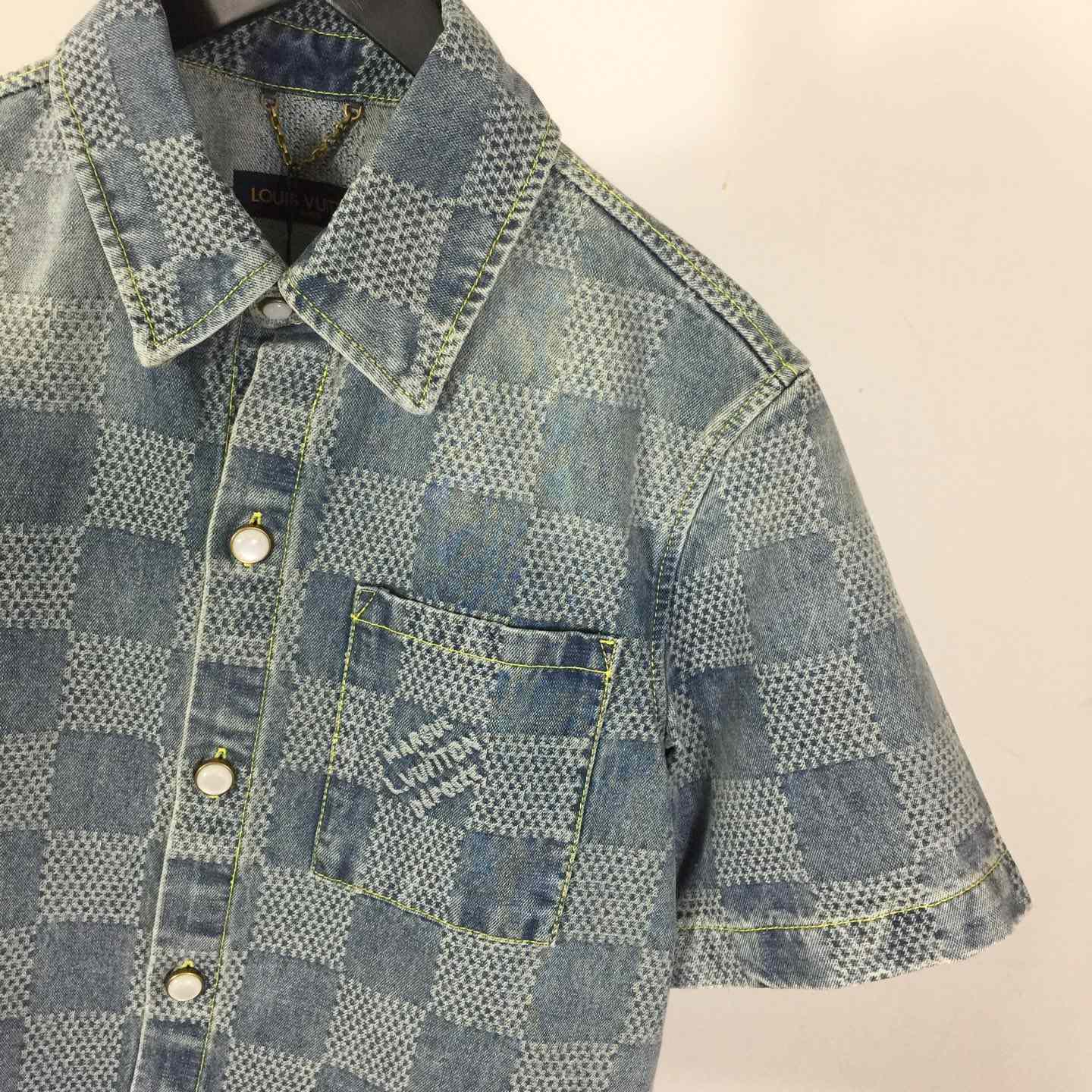 Louis Vuitton Damier 3D Light Denim Short-Sleeved Shirt   1AHVYX - DesignerGu