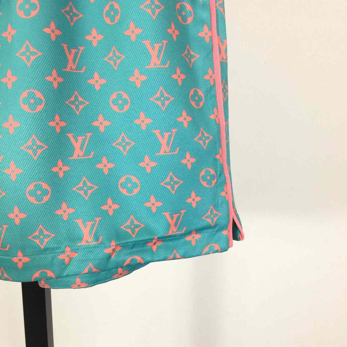 Louis Vuitton Monogram Silk Shorts   1AHVQI - DesignerGu