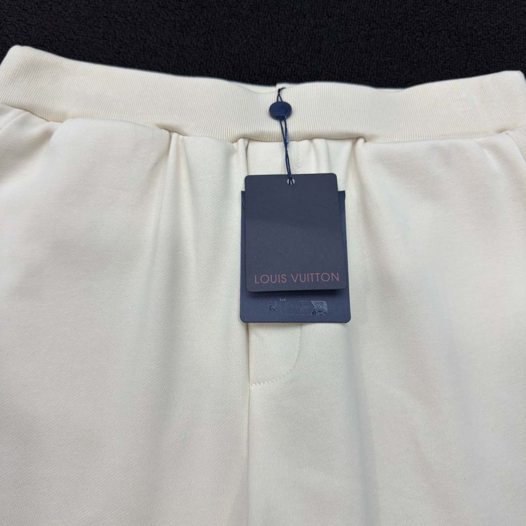 Louis Vuitton Embellished Shorts   1AHW38 - DesignerGu
