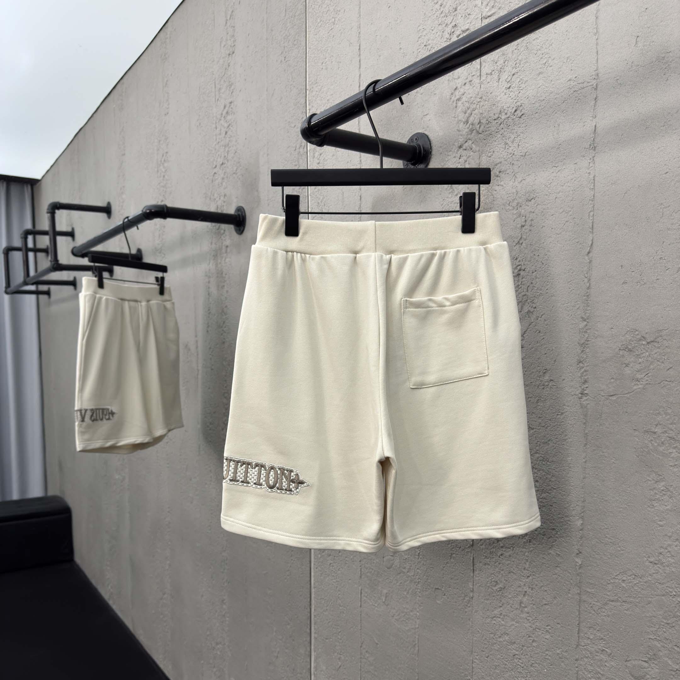 Louis Vuitton Embellished Shorts   1AHW38 - DesignerGu