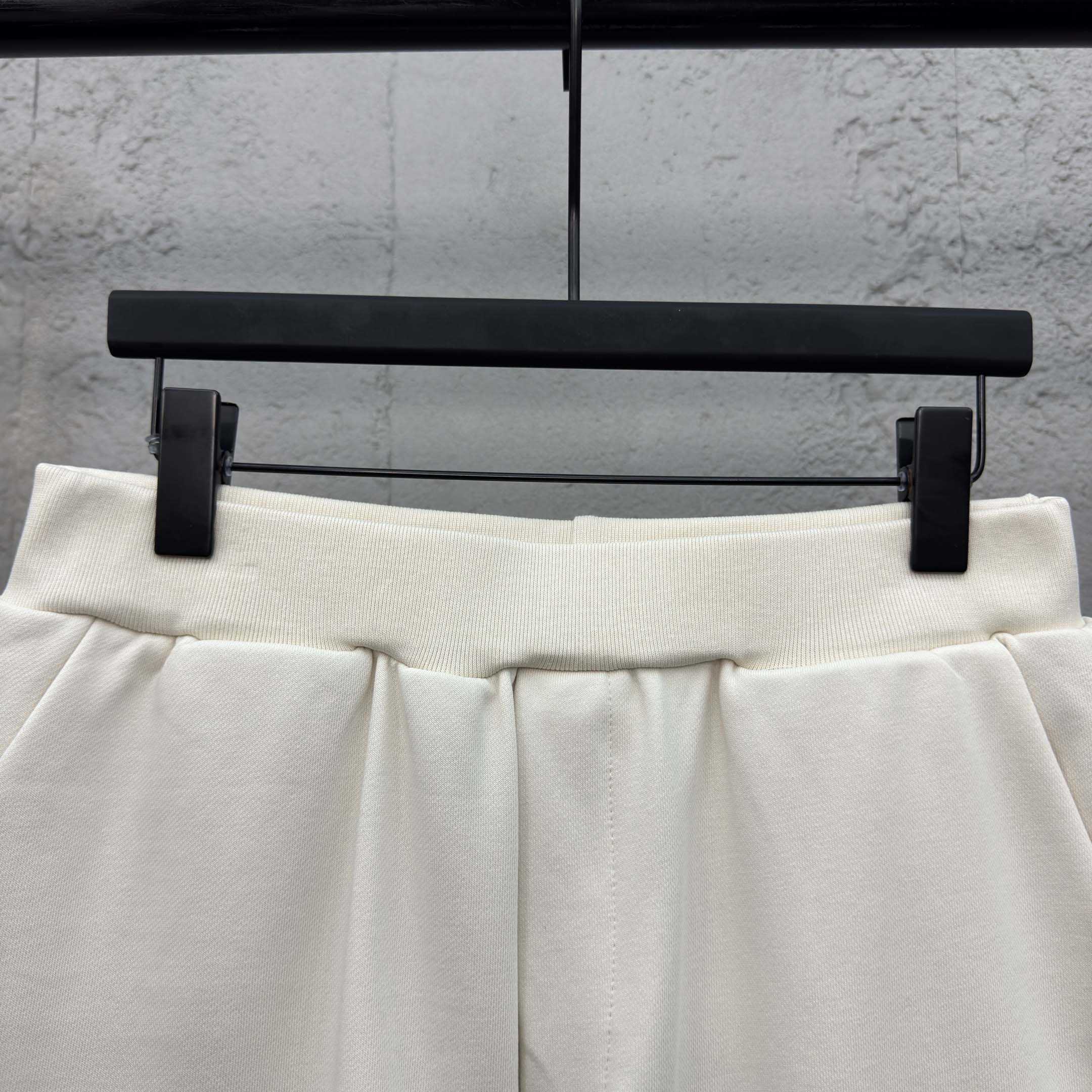 Louis Vuitton Embellished Shorts   1AHW38 - DesignerGu