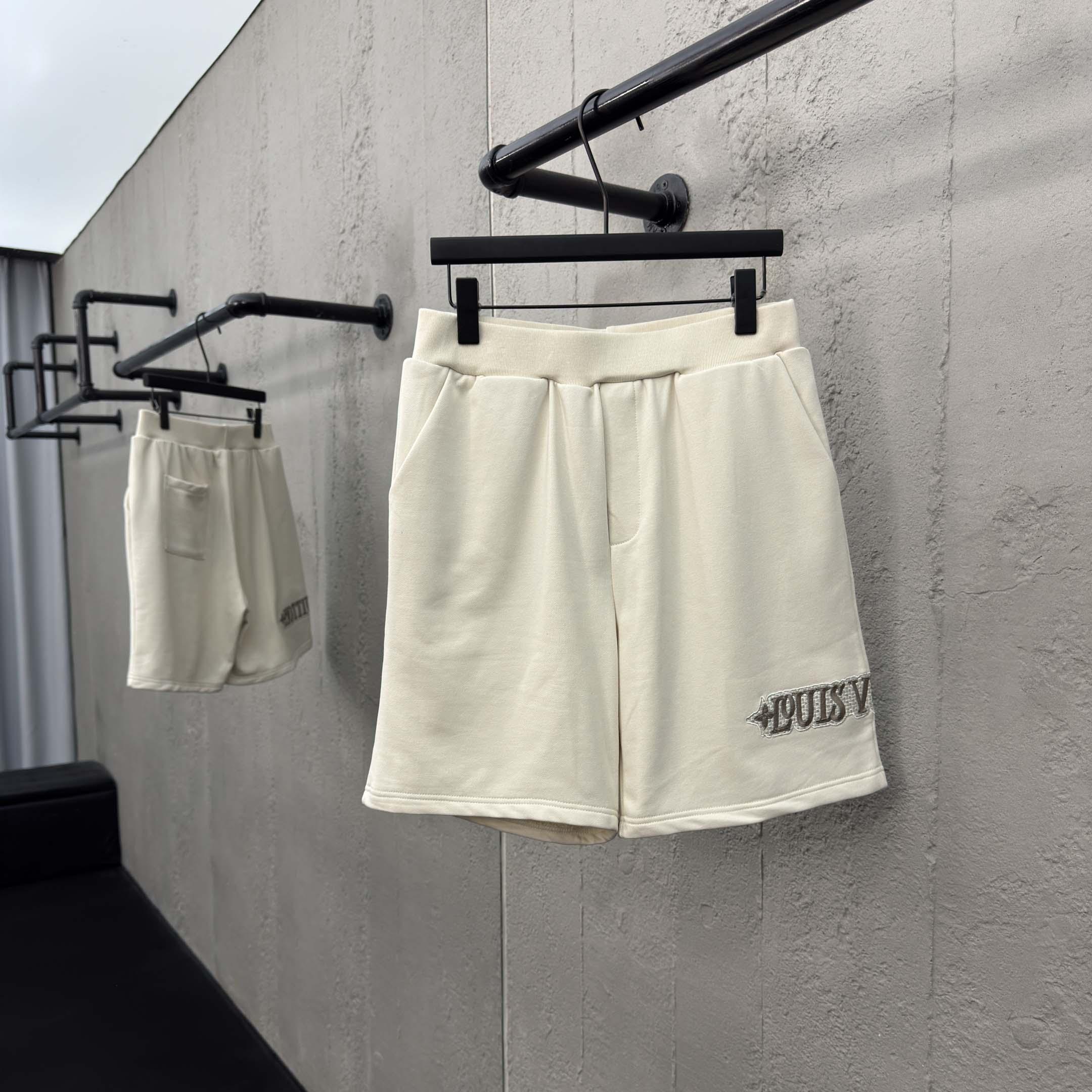 Louis Vuitton Embellished Shorts   1AHW38 - DesignerGu