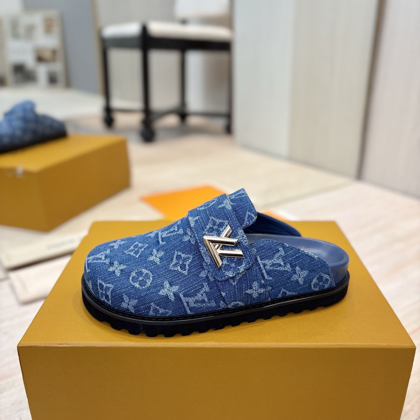 Louis Vuitton LV Cosy Comfort Mule  - DesignerGu