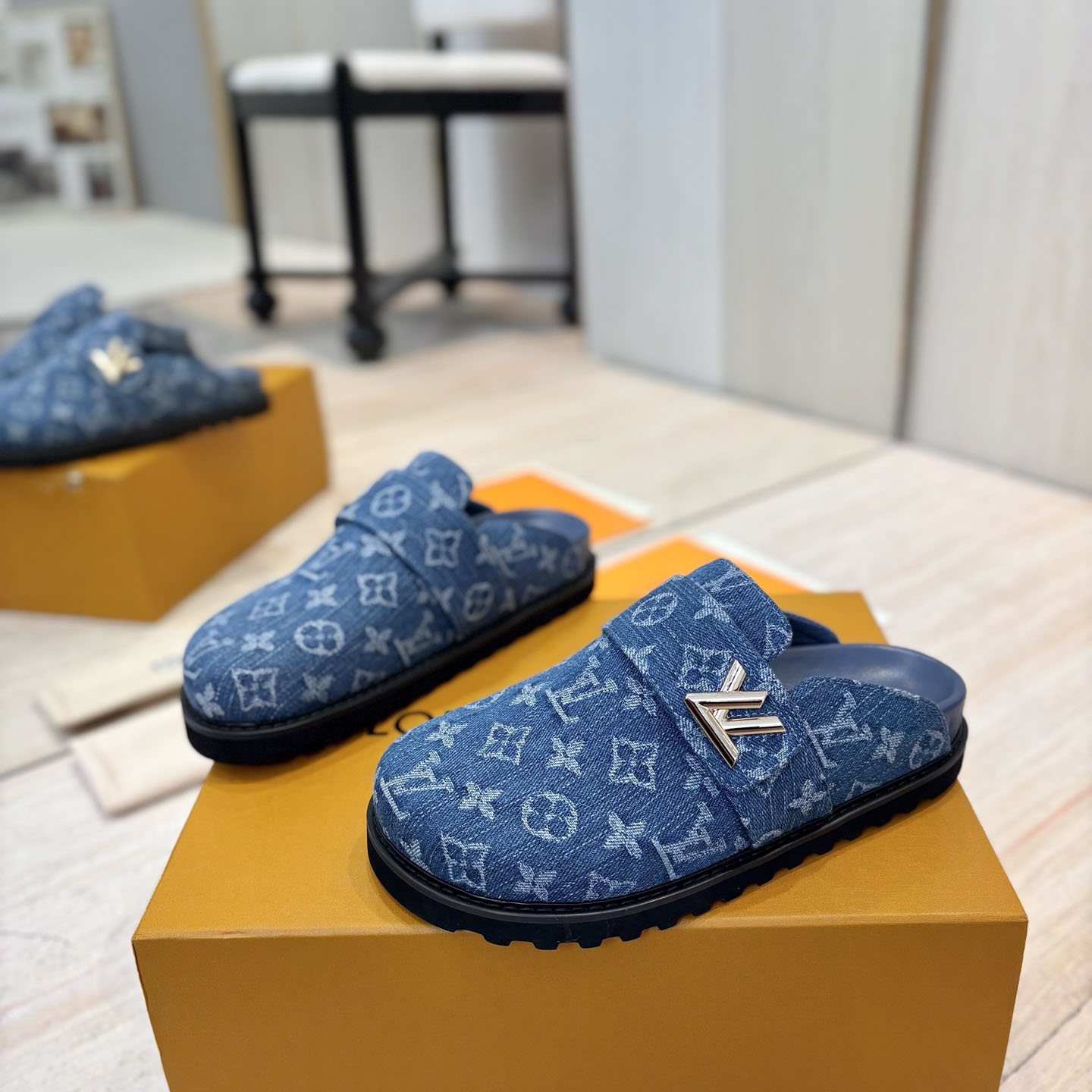 Louis Vuitton LV Cosy Comfort Mule  - DesignerGu