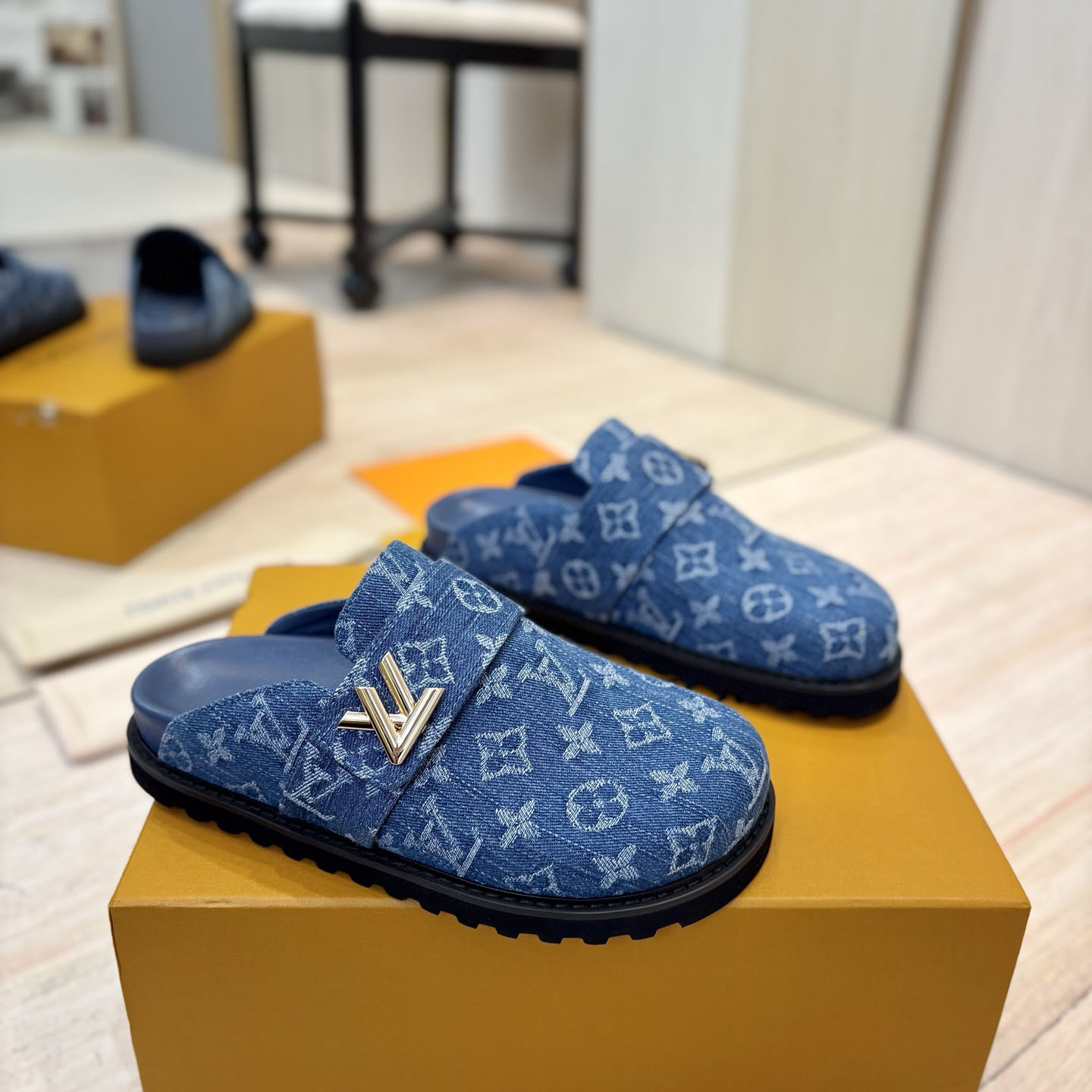 Louis Vuitton LV Cosy Comfort Mule  - DesignerGu