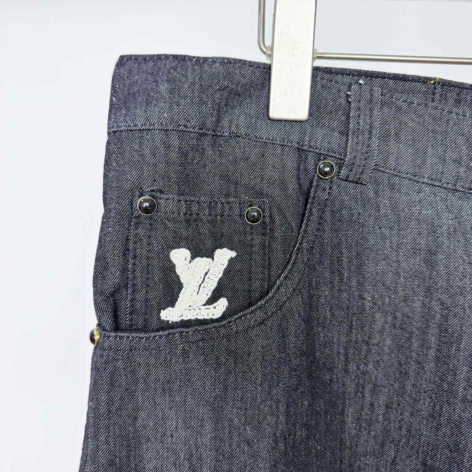 Louis Vuitton Chambray Shorts   1AHVC4 - DesignerGu
