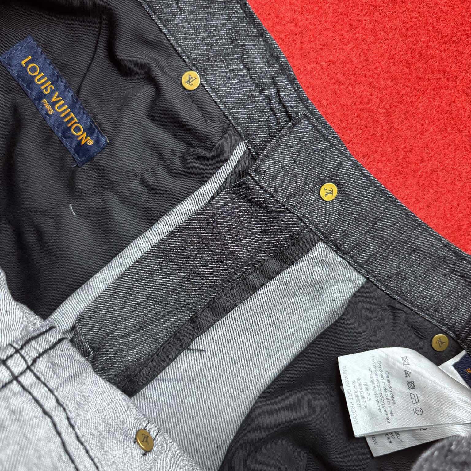 Louis Vuitton Chambray Shorts   1AHVC4 - DesignerGu