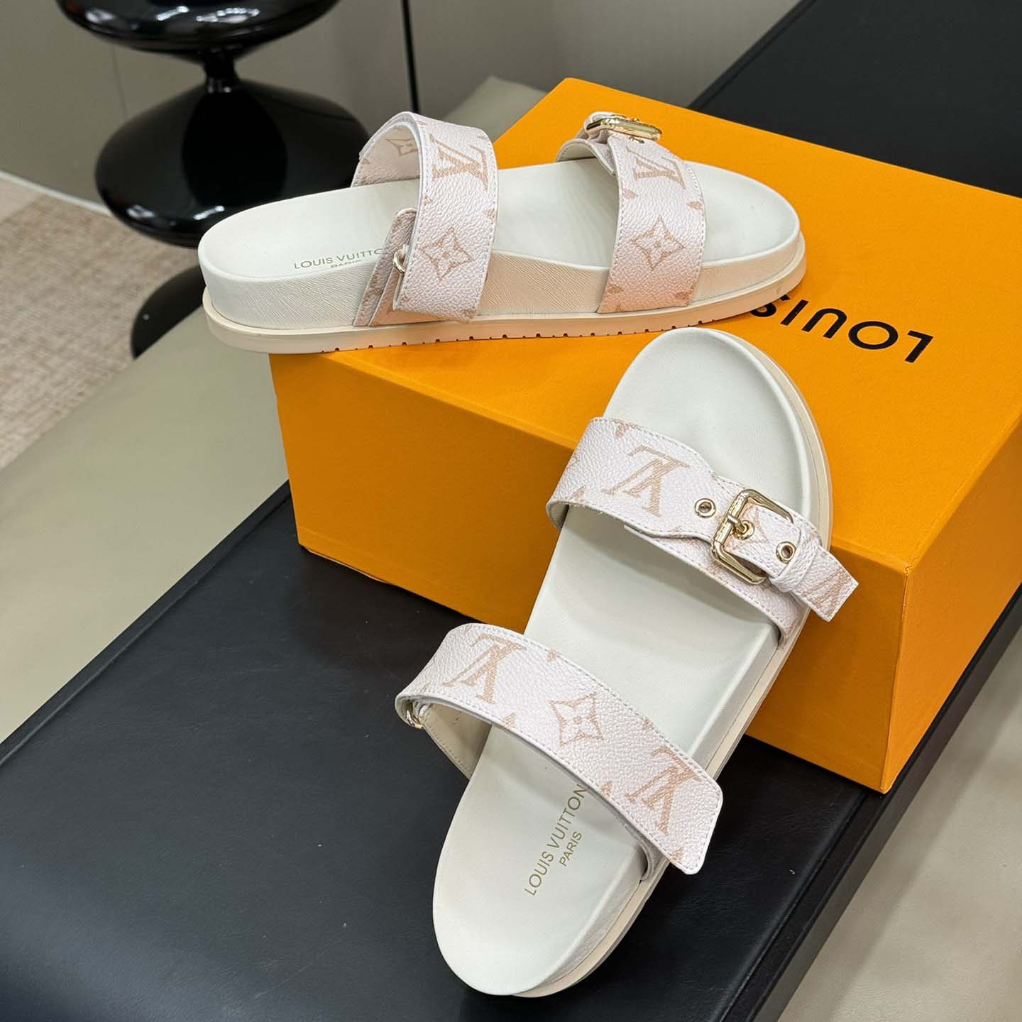 Louis Vuitton Bom Dia Flat Comfort Mule   1AHMT3 - DesignerGu