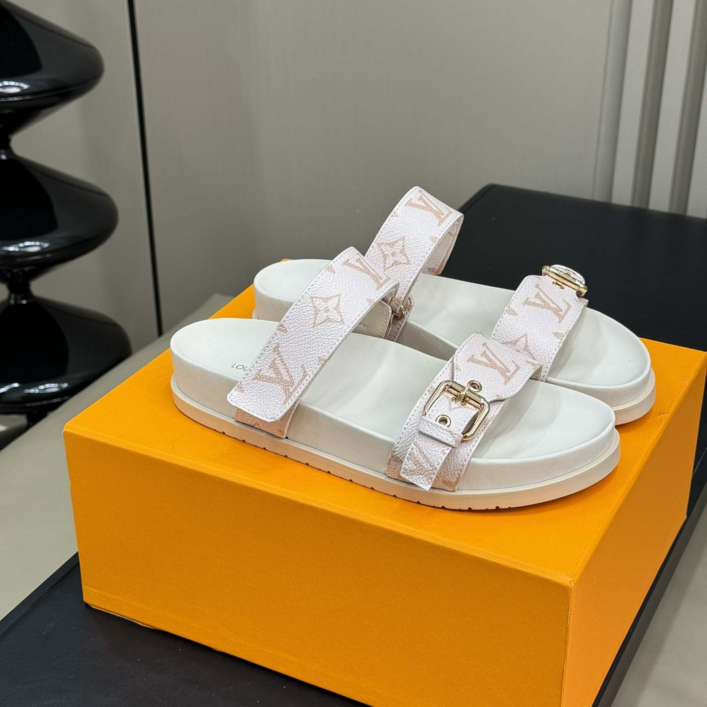 Louis Vuitton Bom Dia Flat Comfort Mule   1AHMT3 - DesignerGu