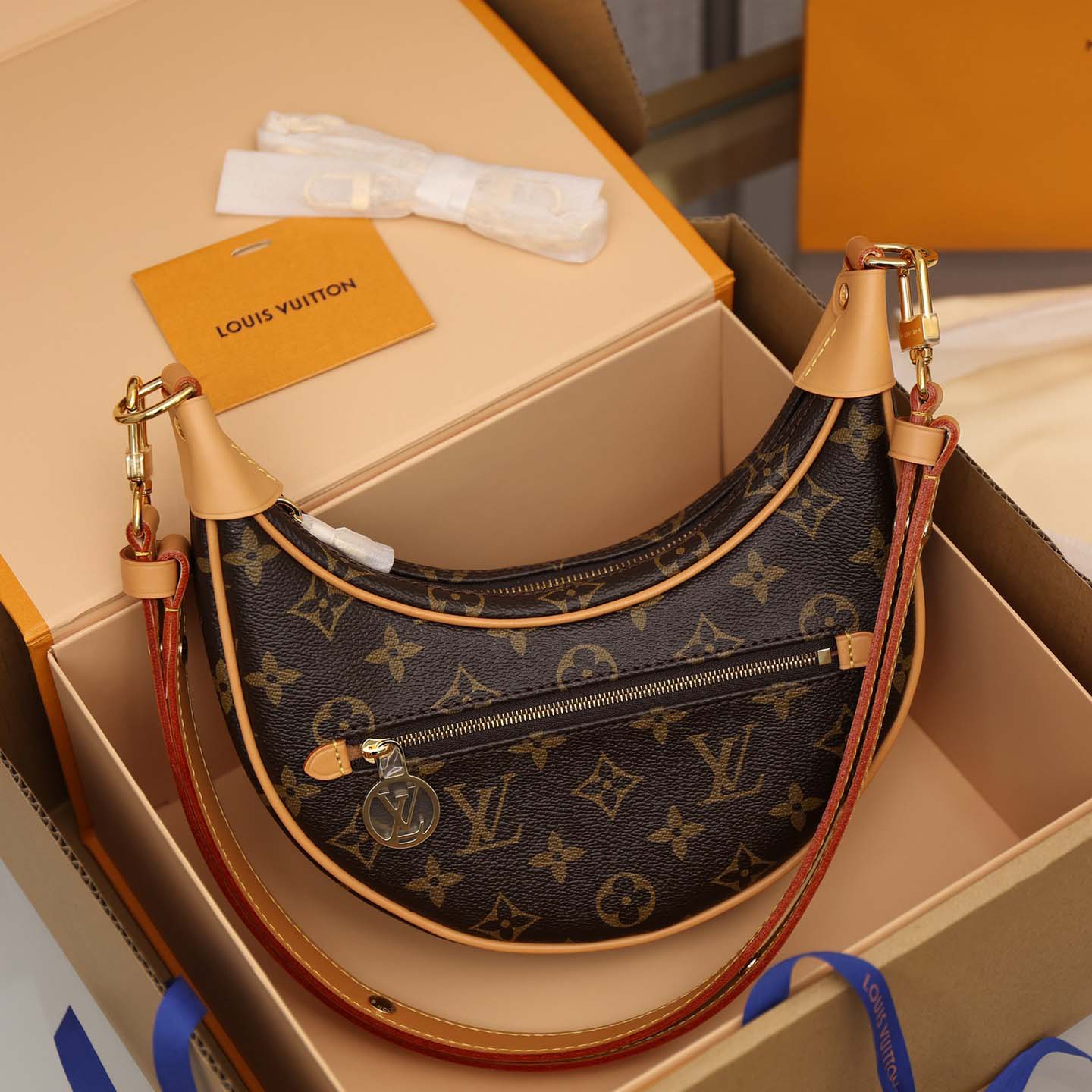 Louis Vuitton Loop  (23-13-6cm) M81098 - DesignerGu