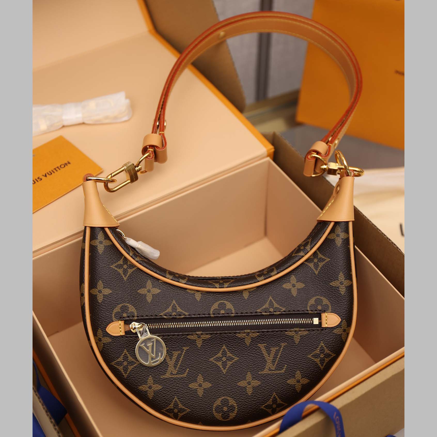 Louis Vuitton Loop  (23-13-6cm) M81098 - DesignerGu
