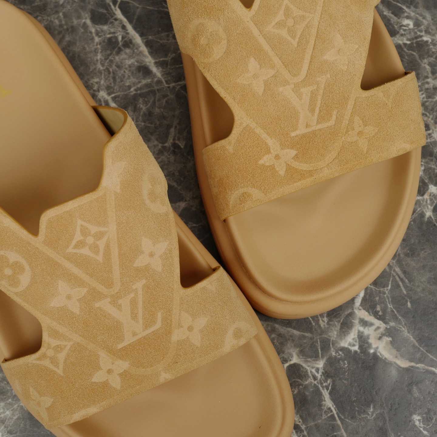 Louis Vuitton LV Oasis Mule   1AHSET - DesignerGu