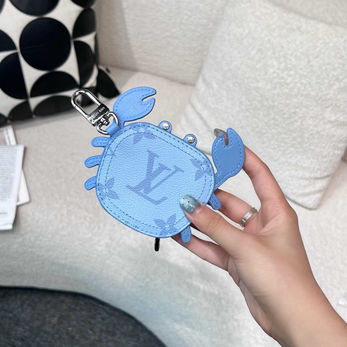 Louis Vuitton LV Crab Bag Charm   M02525 - DesignerGu