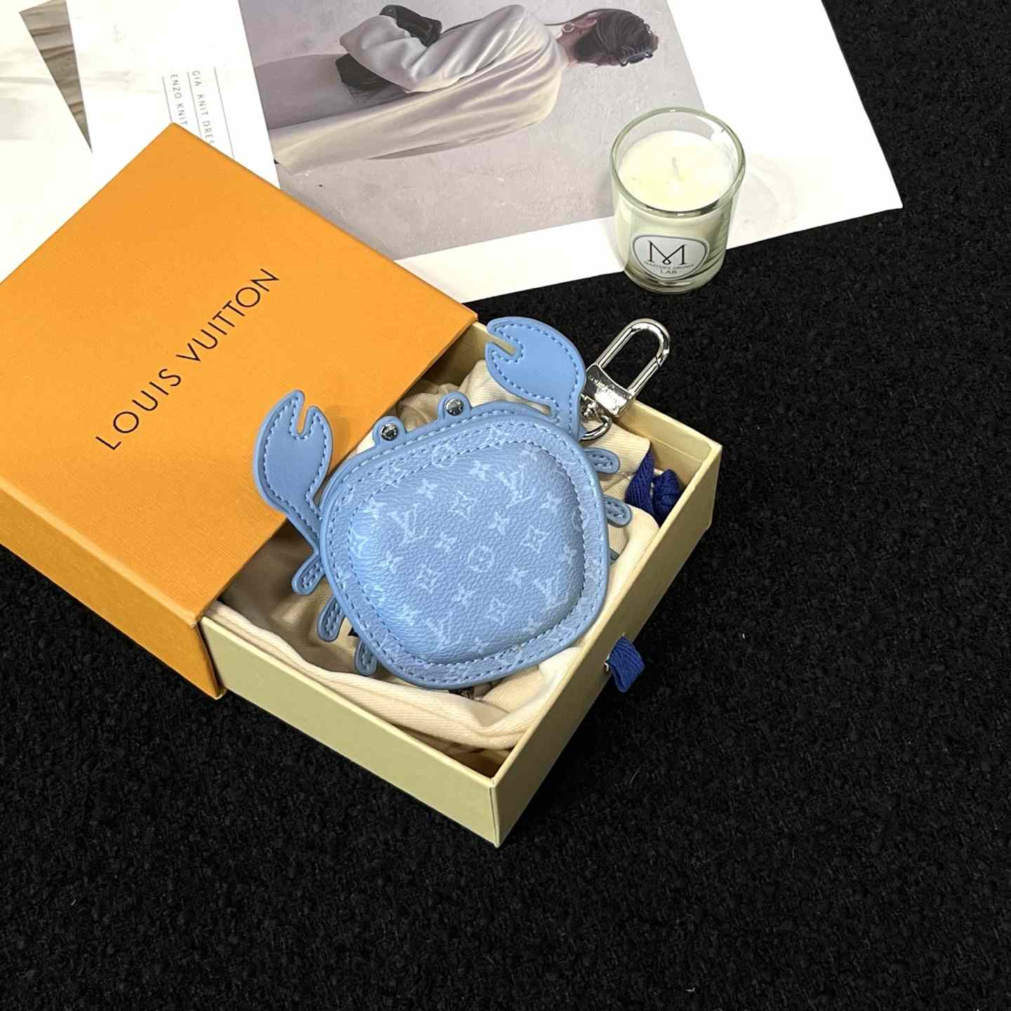 Louis Vuitton LV Crab Bag Charm   M02525 - DesignerGu