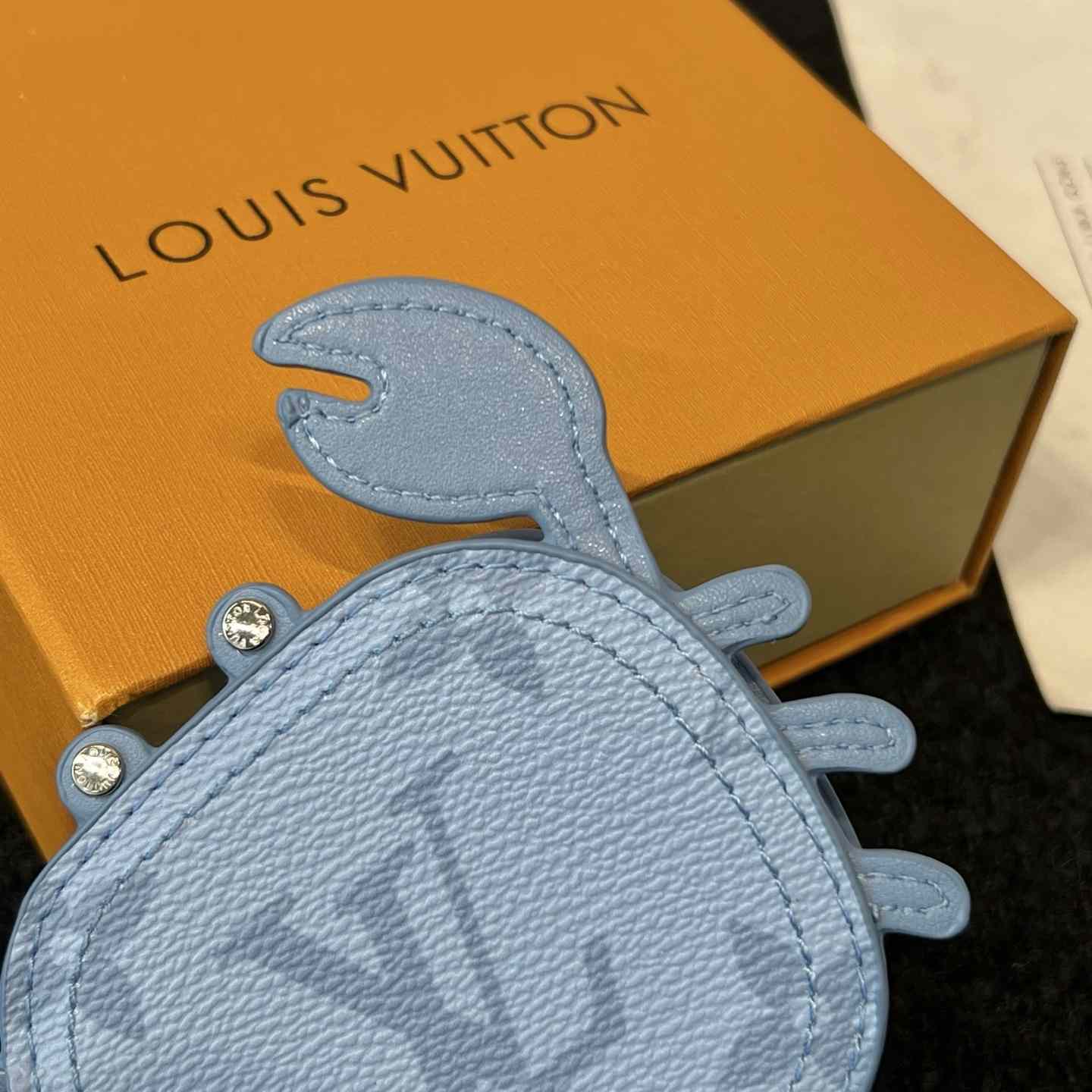 Louis Vuitton LV Crab Bag Charm   M02525 - DesignerGu