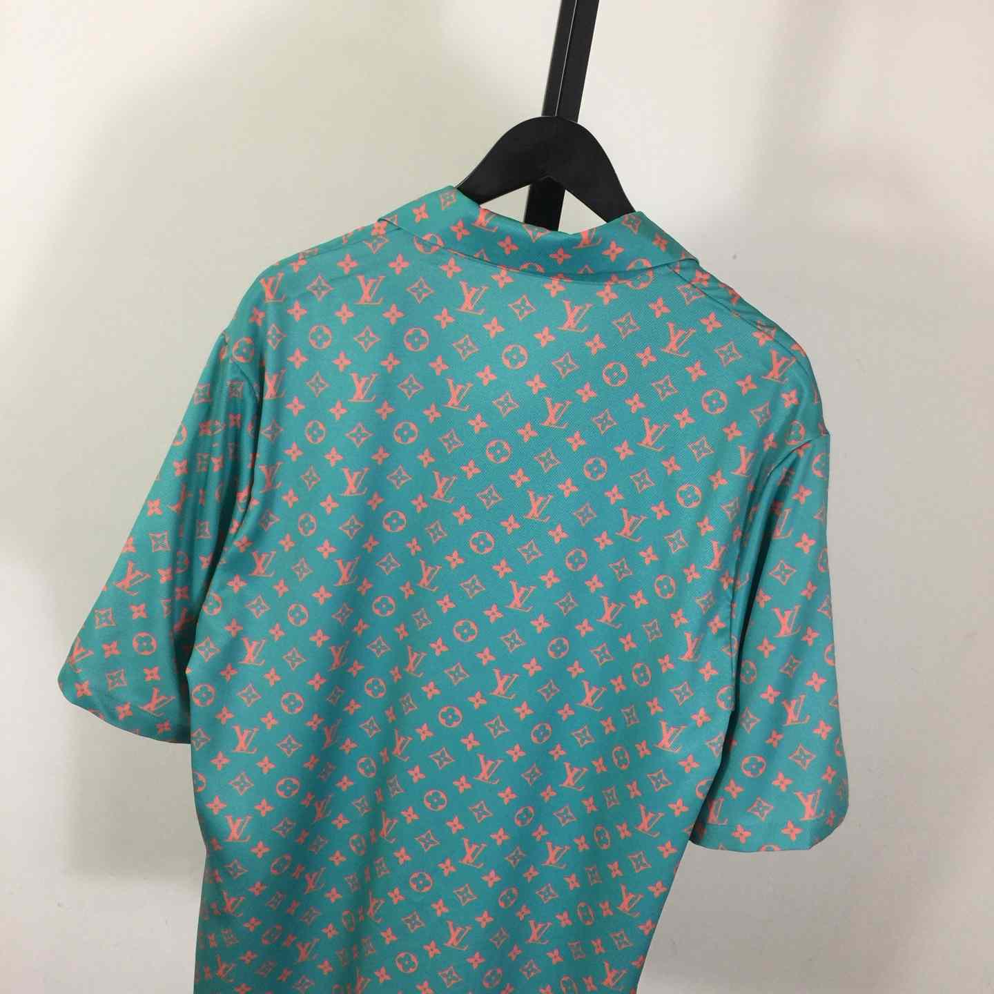Louis Vuitton Monogram Short-Sleeved Silk Shirt   1AHVU7 - DesignerGu