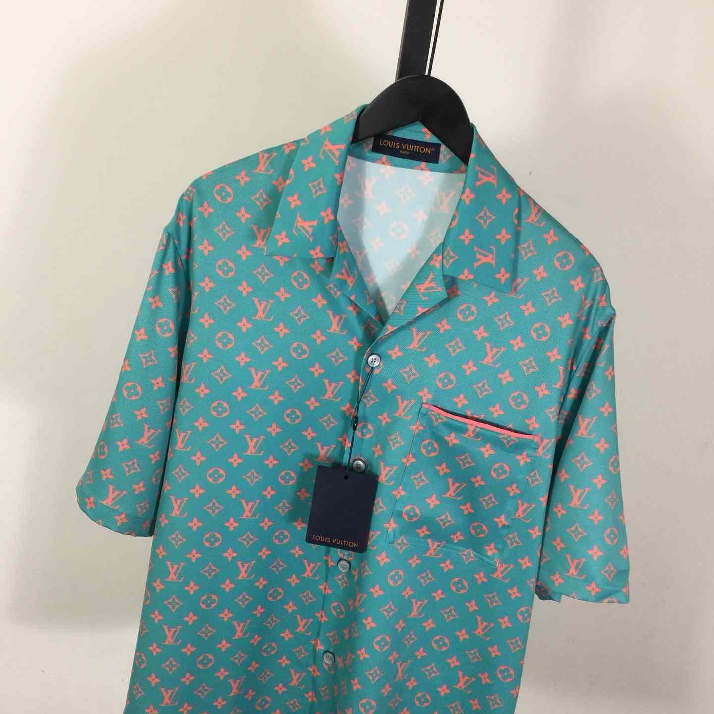 Louis Vuitton Monogram Short-Sleeved Silk Shirt   1AHVU7 - DesignerGu