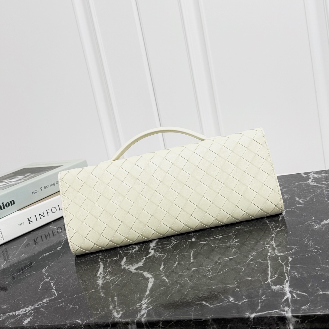 Bottega Veneta Andiamo Clutch 31*13*3cm - DesignerGu