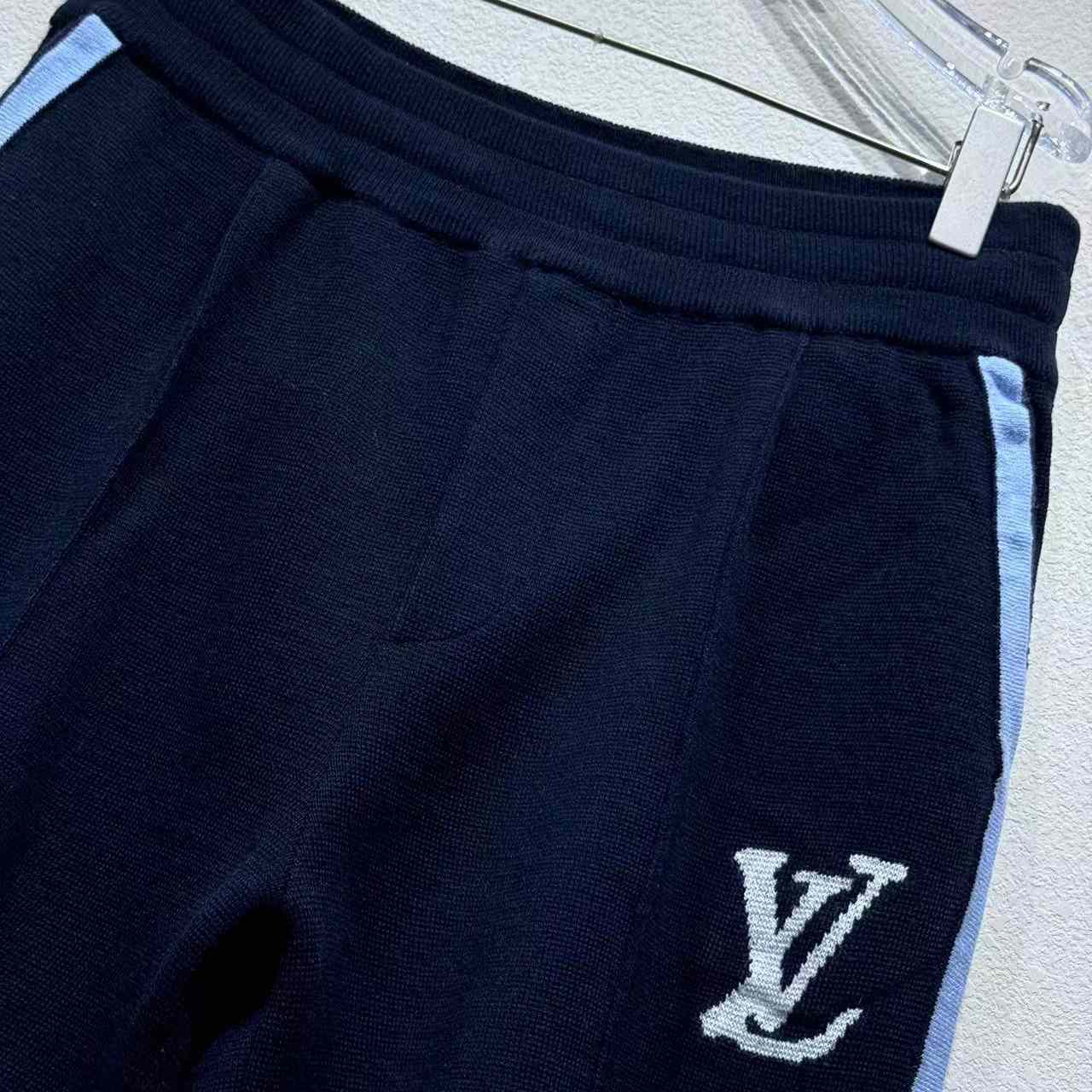 Louis Vuitton Big Logo Shorts - DesignerGu