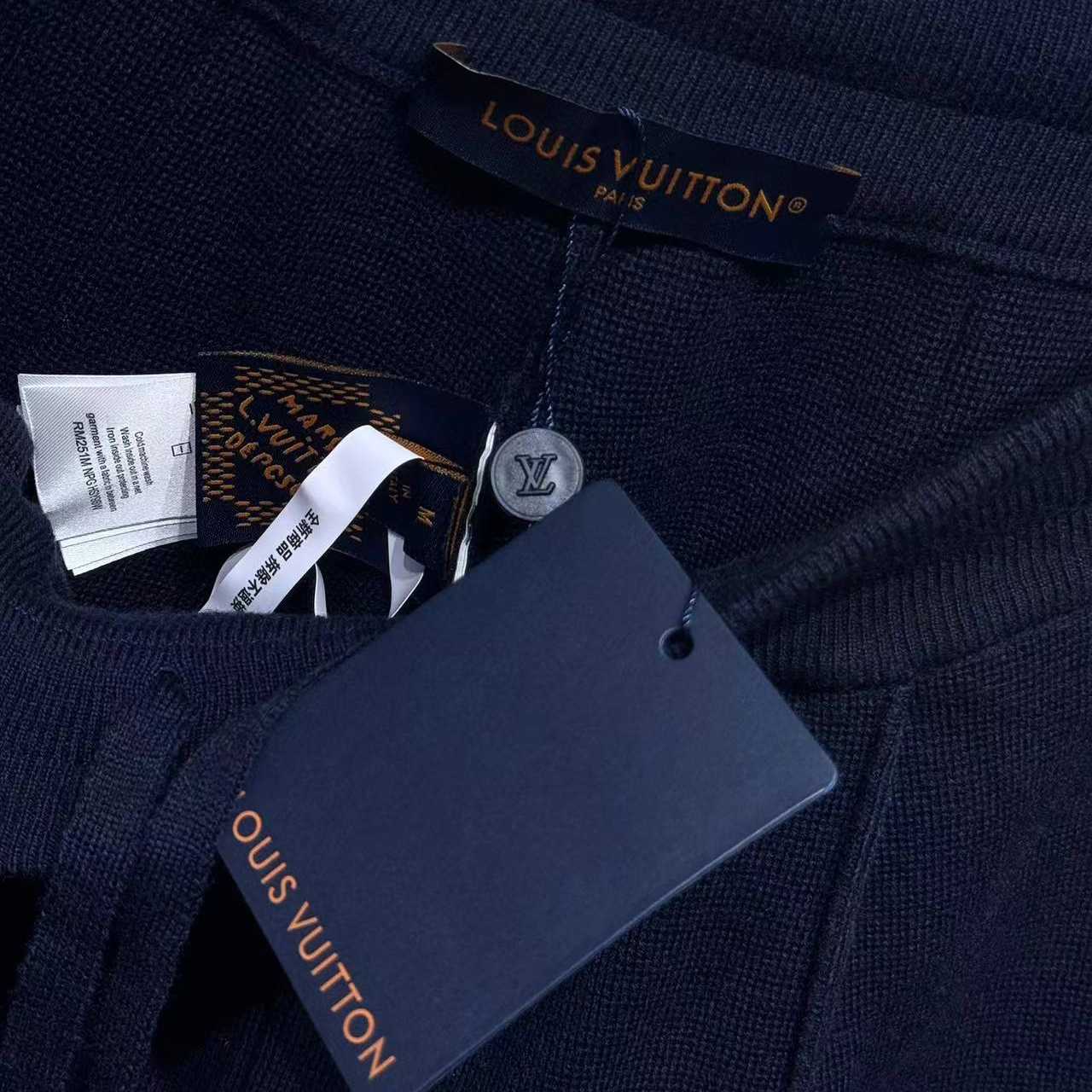 Louis Vuitton Big Logo Shorts - DesignerGu